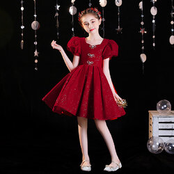 Gd3935- พร้อมส่งจากไทย ชุดออกงานเด็กหญิงสีแดง ผ้ากำมะหยี่สวยหรูนุ่มนวลผิว ตกแต่งสวยดูดีมีสไตล์ ชุดราตรีเด็กทรงสั้น แขนตุ๊กตา ชุดออกงานการแสดง