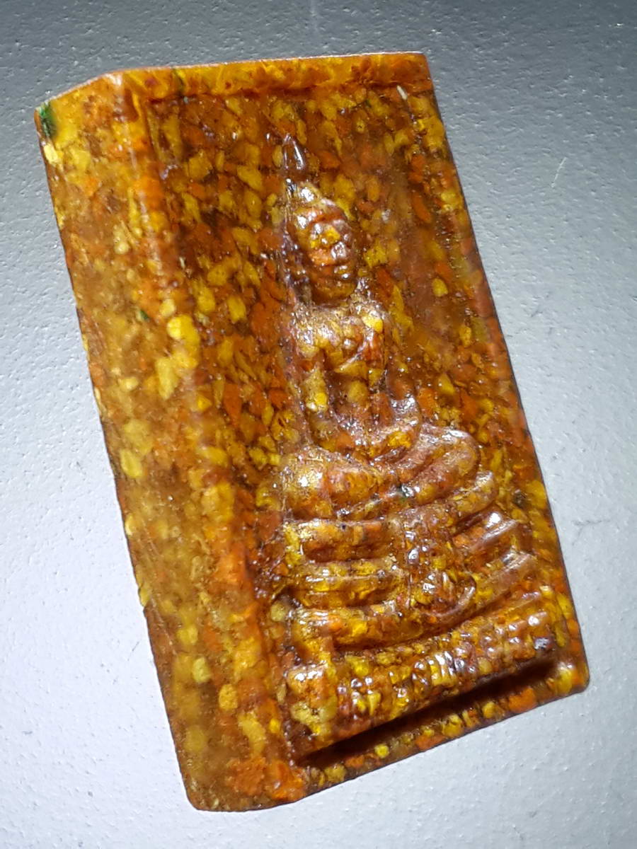 รหัสสินค้า พระมีกล่อง 326 หลวงพ่อโสธร เนื้อกระเบื้องหลังคาโบสถ์ วัดโสธรวรารามวรวิหาร จังหวัดฉะเชิงเทรา พิมพ์เล็ก มีขอบ