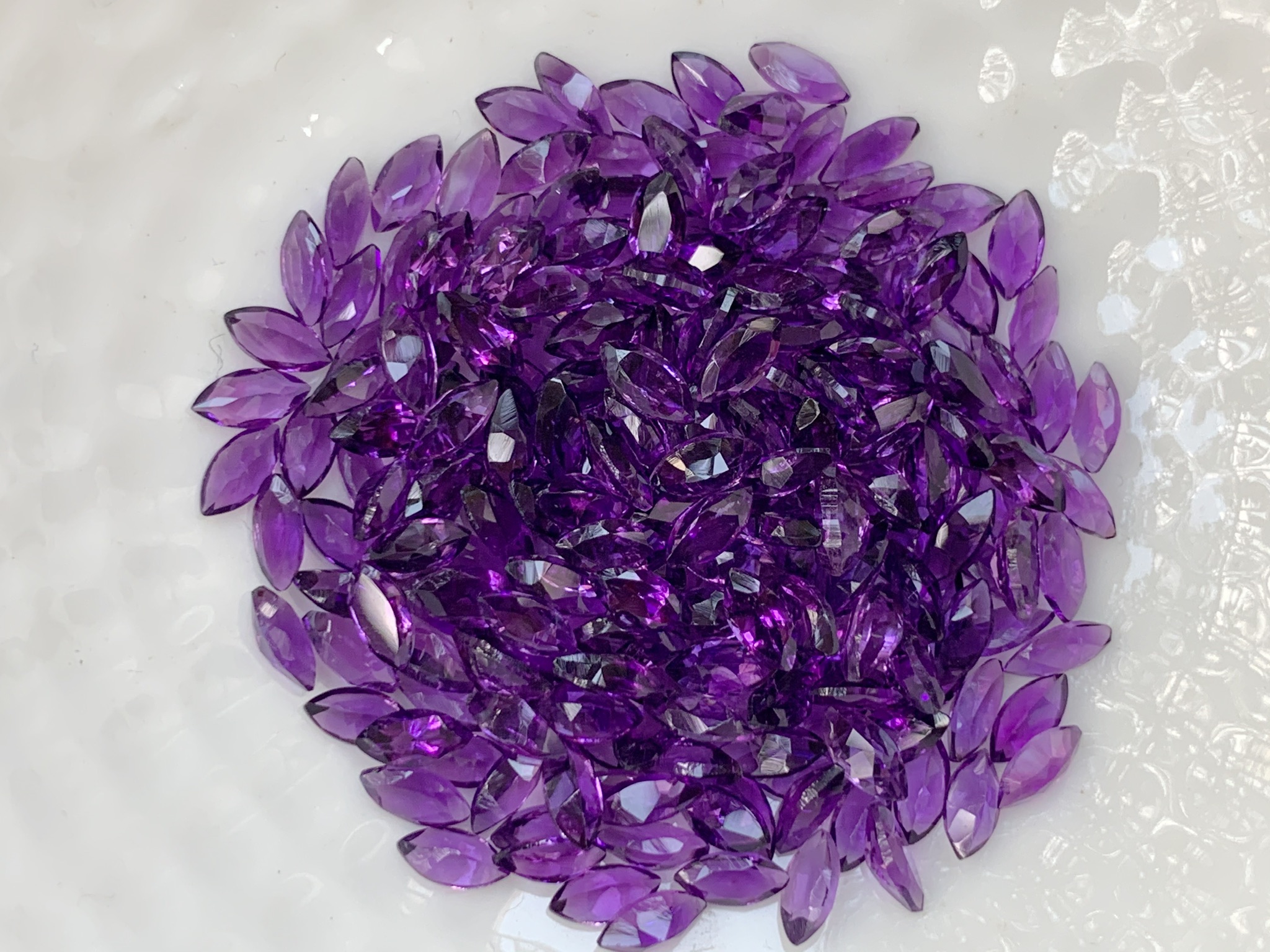 อเมทิสมาคี 2.5x5 mm. 5 กะรัต