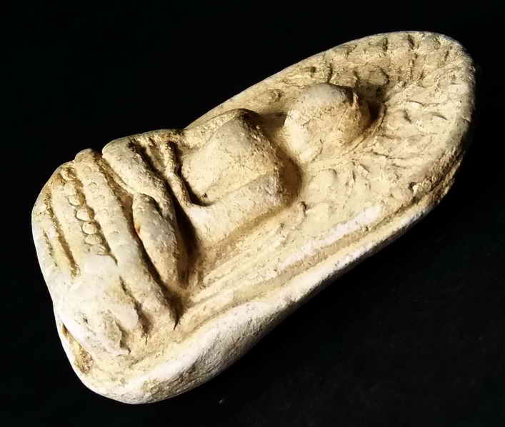 รหัสสินค้า พระกรุ 005 พระคง ทรงพระบาง จ.ลำพูน เนื้อขาวคราบเหลือง รายการนี้ให้เช่าบูชาแล้ว