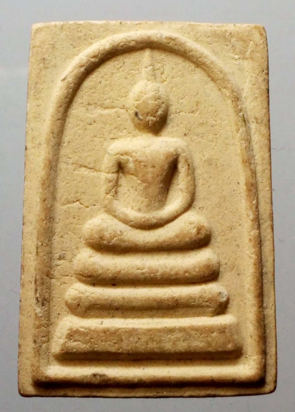 รหัสสินค้า พระเนื้อดิน เนื้อผง เนื้อว่าน 818 พระสมเด็จเนื้อผง ปั๊มตรายาง หลวงพ่อดาบทอง วัดโนนสว่าง อำเภอโพธิ์ประทับช้าง จังหวัดพิจิตร