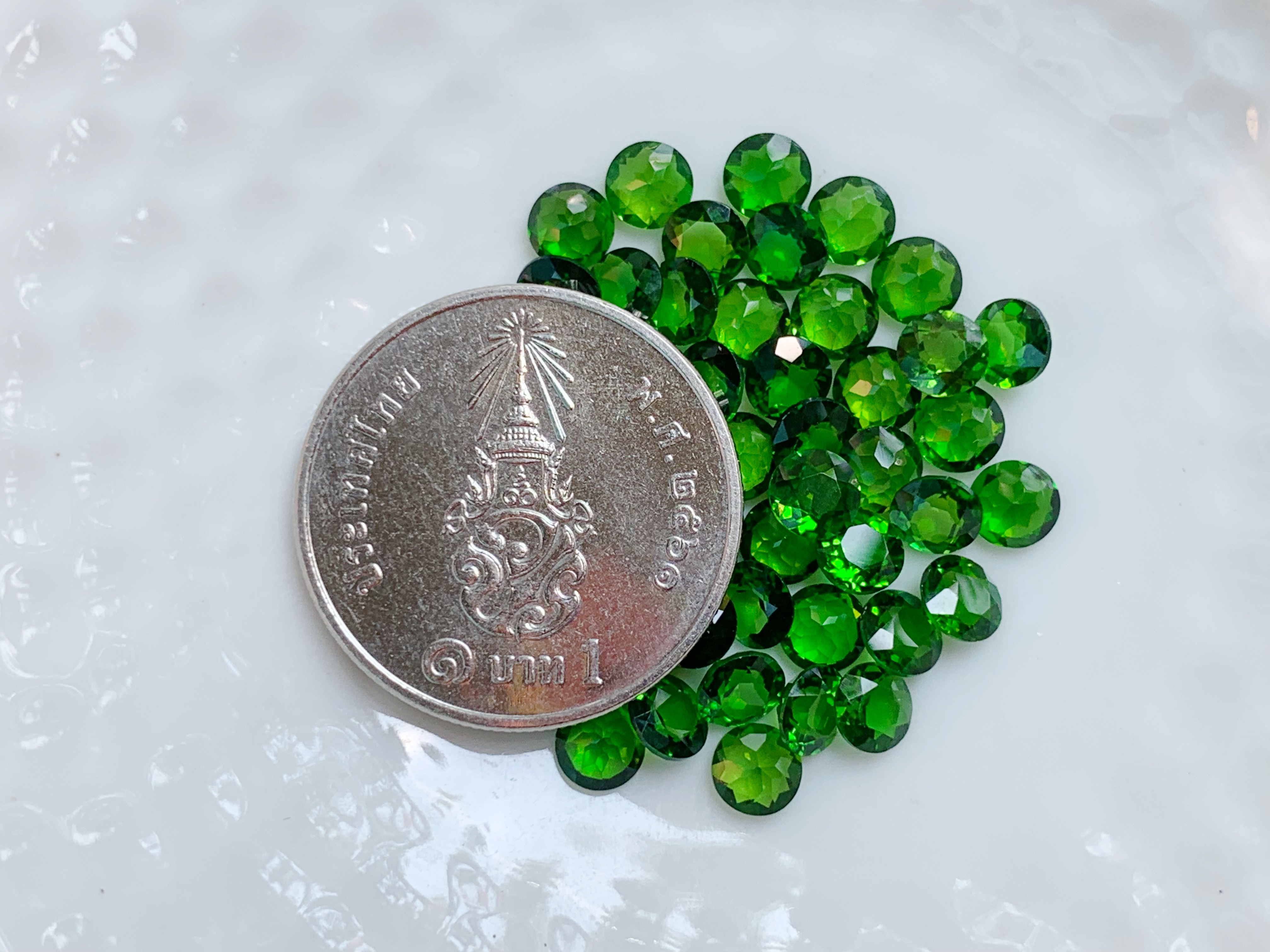 โครมไดออฟไซด์กลม 4.0 มม. 1 กะรัต