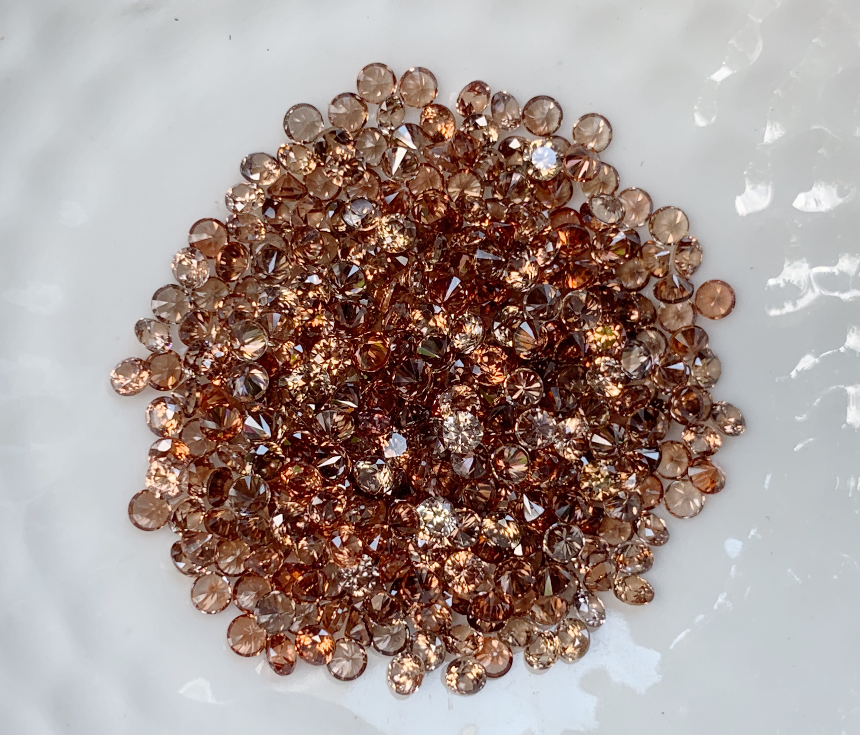 เพทายดิบกลม 2.2 มม.1 กะรัต