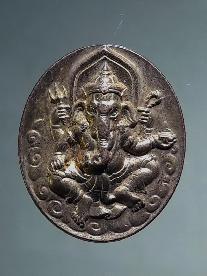 Antig FB 12733 เหรียญพระพิฆเณศวร รุ่น กู้ชาติ นำโชคสู่เกษตรกรไทย จัดสร้างโดย แอ๊ด เทวดา เจ้าตำรับหนังกลางแปลง จอโค้งเรดาร์ มีพุทธาภิเษกทางพิธีพุทธ และพิธีพราหมณ์