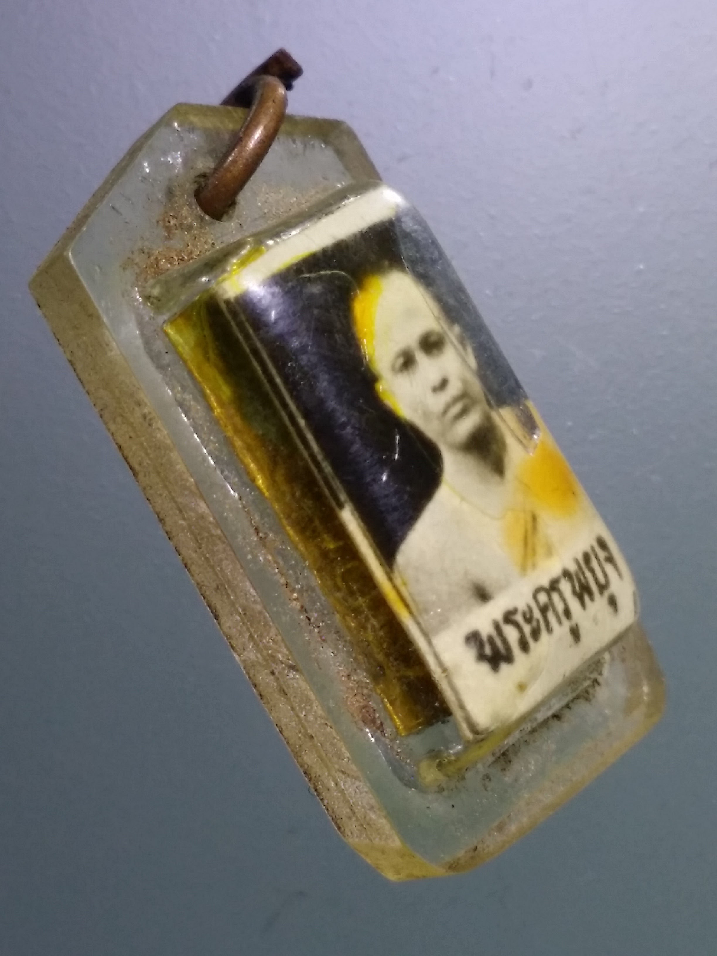 รหัสสินค้า เครื่องราง ล็อกเก็ต ภาพถ่าย 163 ภาพถ่ายหลังตะกรุด พระครูพยุง