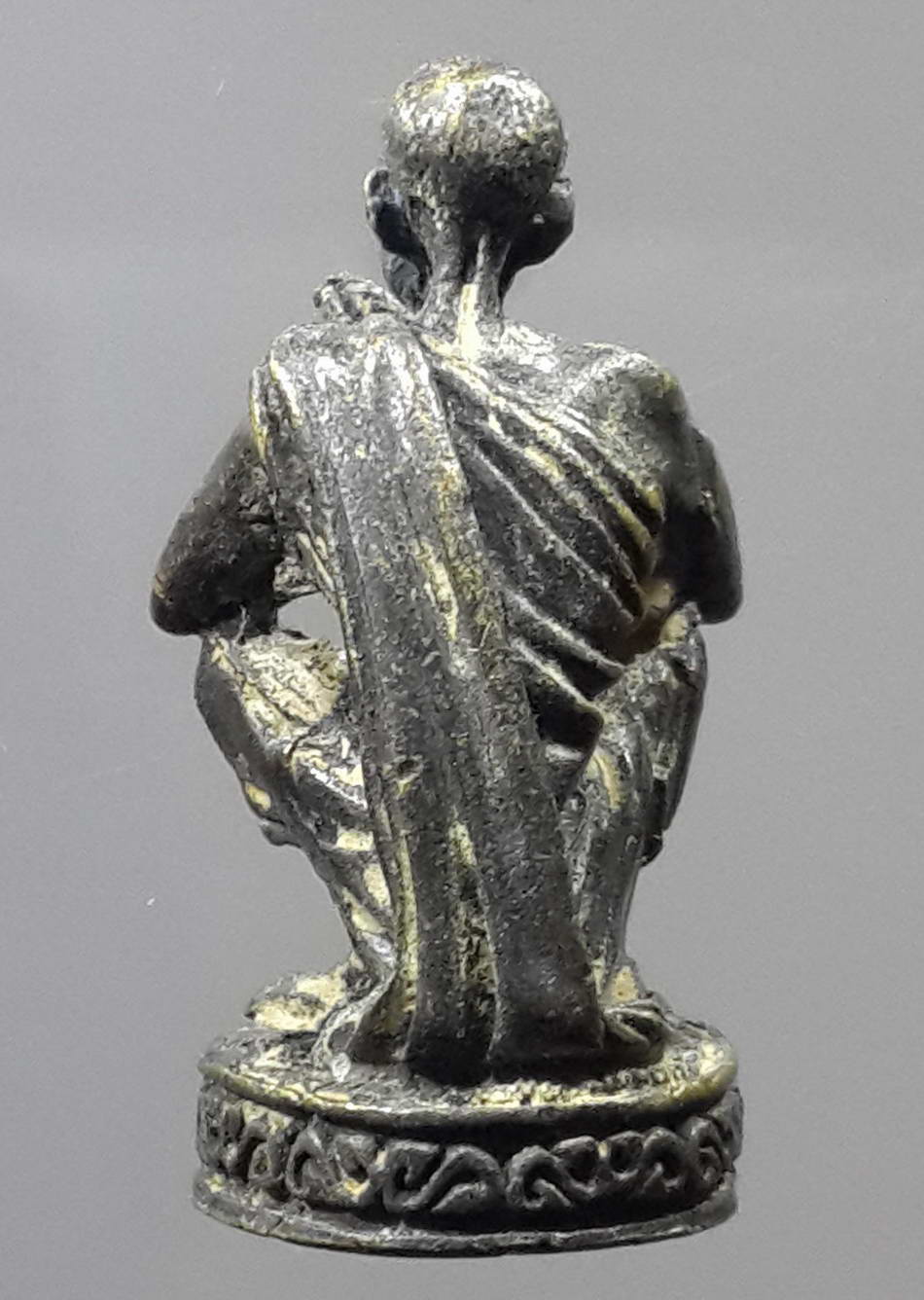 รหัสสินค้า พระกริ่ง พระหล่อ 209 รูปหล่อนั่งเอกลักษณ์ หลวงพ่อคูณ วัดบ้านไร่ อำเภอด่านขุนทด จังหวัดนครราชสีมา สร้างปี 2536