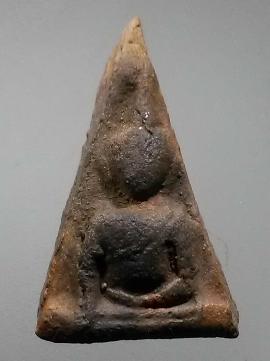 รหัสสินค้า พระไม่ทราบที่ 480 พระนางพญา พิมพ์อกนูนเล็ก ไม่ทราบที่่น่าจะเป็นพระเกจิ สร้างล้อพิมพ์ พระนางพญาของพิษณุโลก