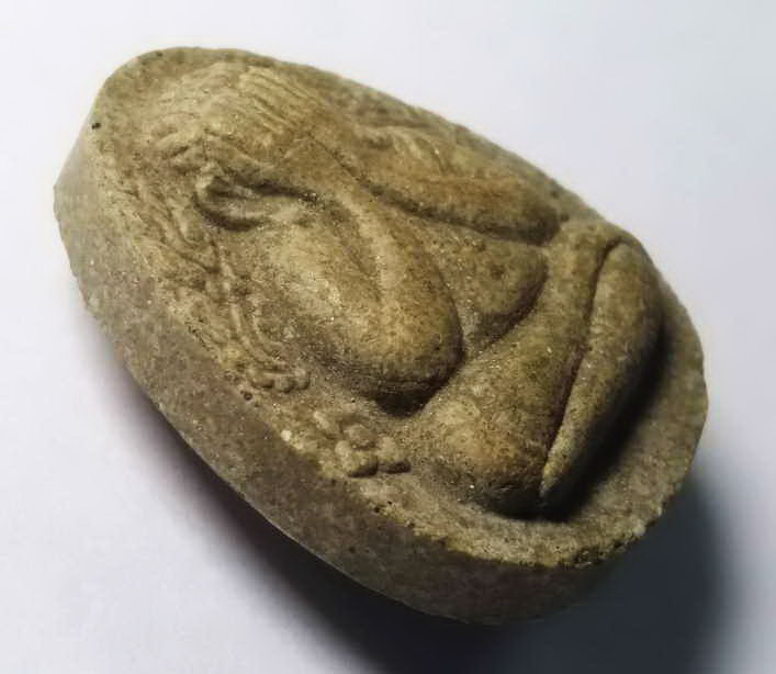 รหัสสินค้า พระปิดตา ทั่วไป 010 พระปิดตาเนื้อผง หลวงพ่อทวด วัดช้างให้ รุ่นเอกราช ออกวัดบ้านดอน จังหวัดสระบุรี สร้างปี 2539 พระรายการนี้ให้เช่าบูชาแล้ว