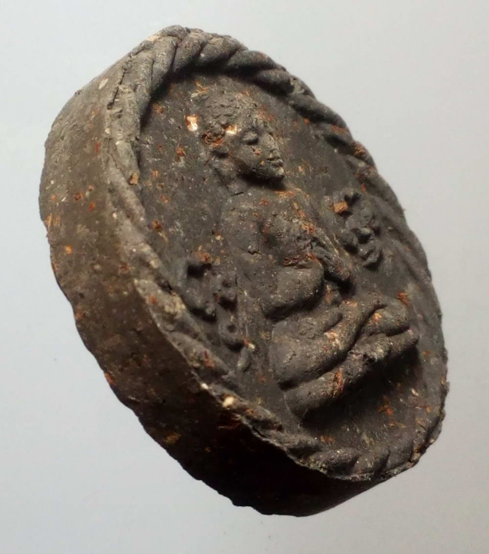 รหัสสินค้า หลวงปู่ทวด วัดต่างๆ 193 หลวงปู่ทวด เนื้อผงใบลาน พิมพ์ขอบเกลียวเชือก วัดห้วยมงคล จังหวัดประจวบคีรีขันธ์ หลังพิมพ์พระพุทธปางปฐมเทศนา พระรายการนี้ให้เช่าบูชาแล้ว