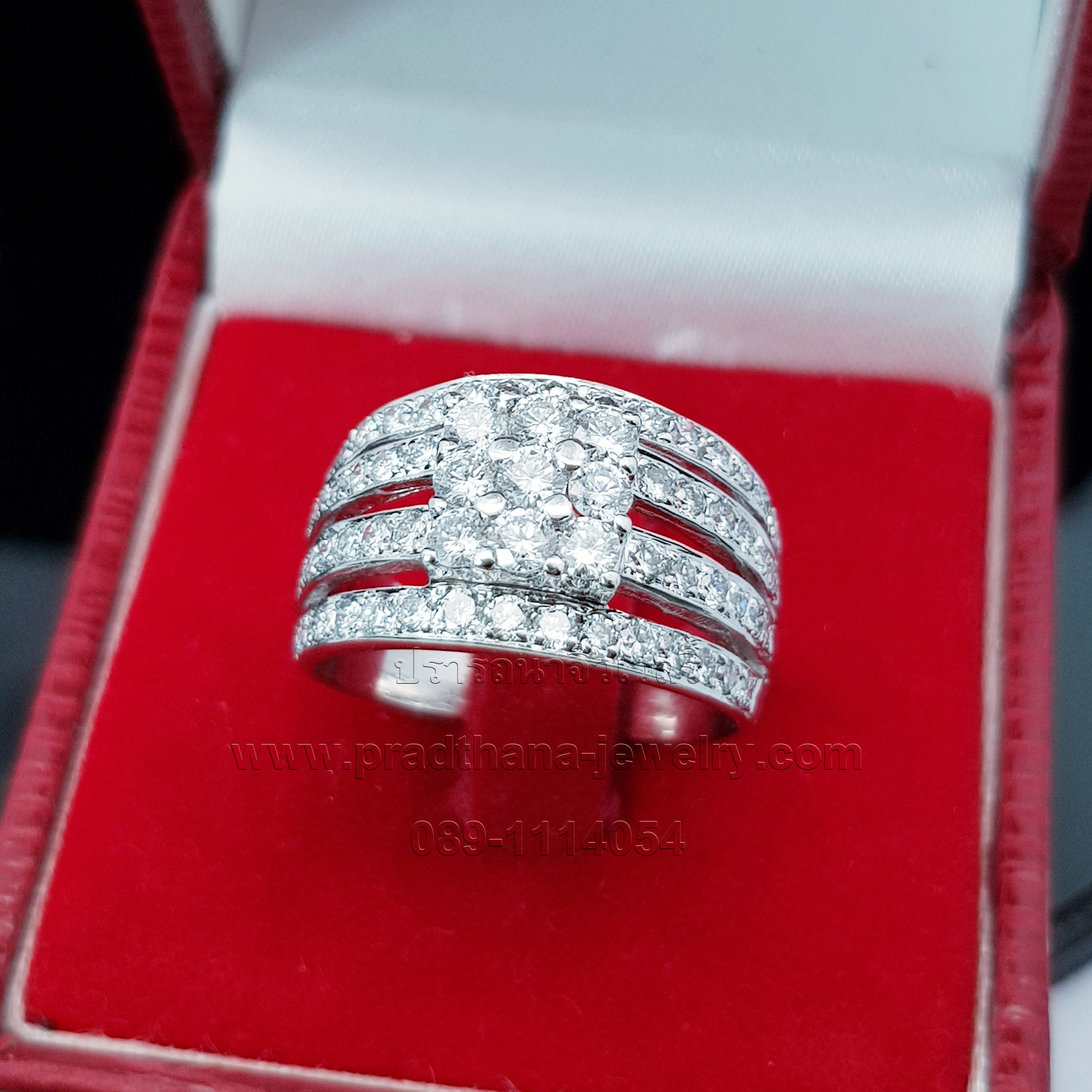 แหวนเพชรหน้ากว้างก้านสี่แถว **จองแล้ว**