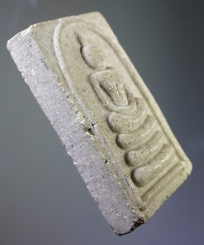 รหัสสินค้า พระสมเด็จ วัดต่างๆ 390 พระสมเด็จเนื้อผง หลังรูปเหมือนหลวงปู่บุดดา วัดกลางชูศรีเจริญสุข จังหวัดสิงห์บุรี รุ่นรวยให้เข็ด