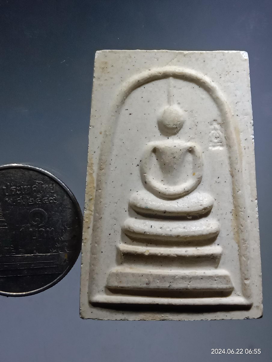 รหัสสินค้า พระสมเด็จ วัดต่างๆ 1174 พระสมเด็จเนื้อผง พิมพ์ทรงเจดีย์ วัดระฆังโฆสิตาราม กรุงเทพฯ ไม่ทราบปีที่สร้าง ด้านหลังปั๊มตรายาง กดโค้ดด้านหน้า