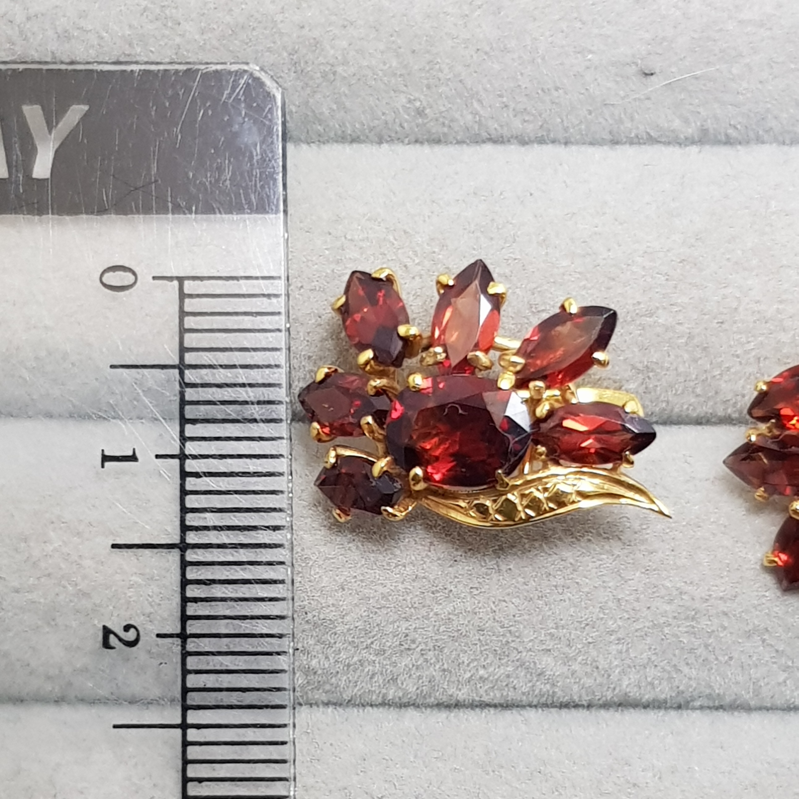 ต่างหูโกเมนลายช่อดอกไม้ **ขายแล้ว**