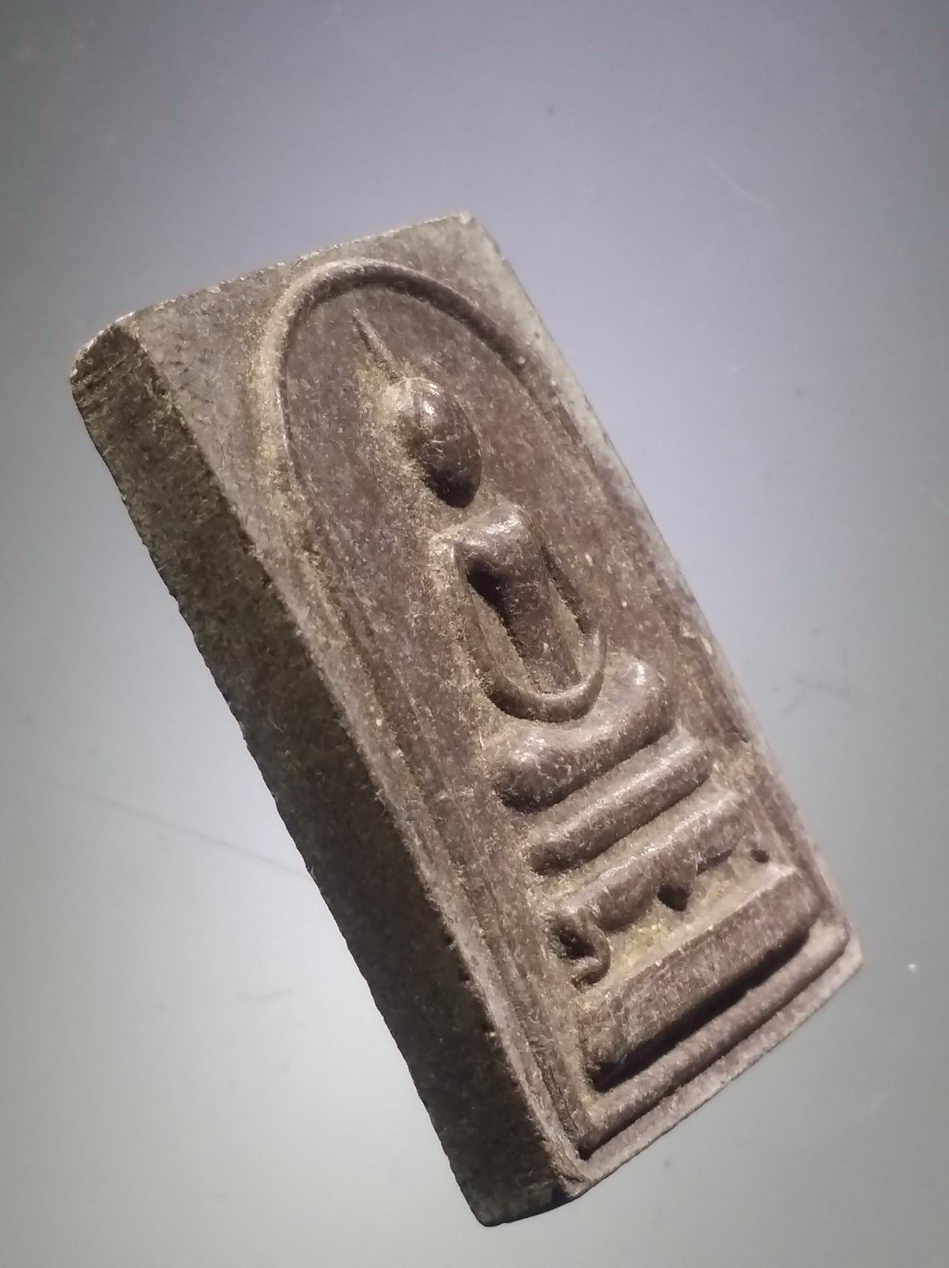 รหัสสินค้า พระสมเด็จ วัดต่างๆ 1141 พระสมเด็จ ฐานขาสิงห์ เนื้อสีน้ำตาล วัดเขาโพธิ์ กดโค้ด ด้านหน้า ทางขวามือ