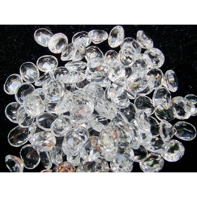 ไวท์โทปาสไข่ 5x4mm. 5 กะรัต