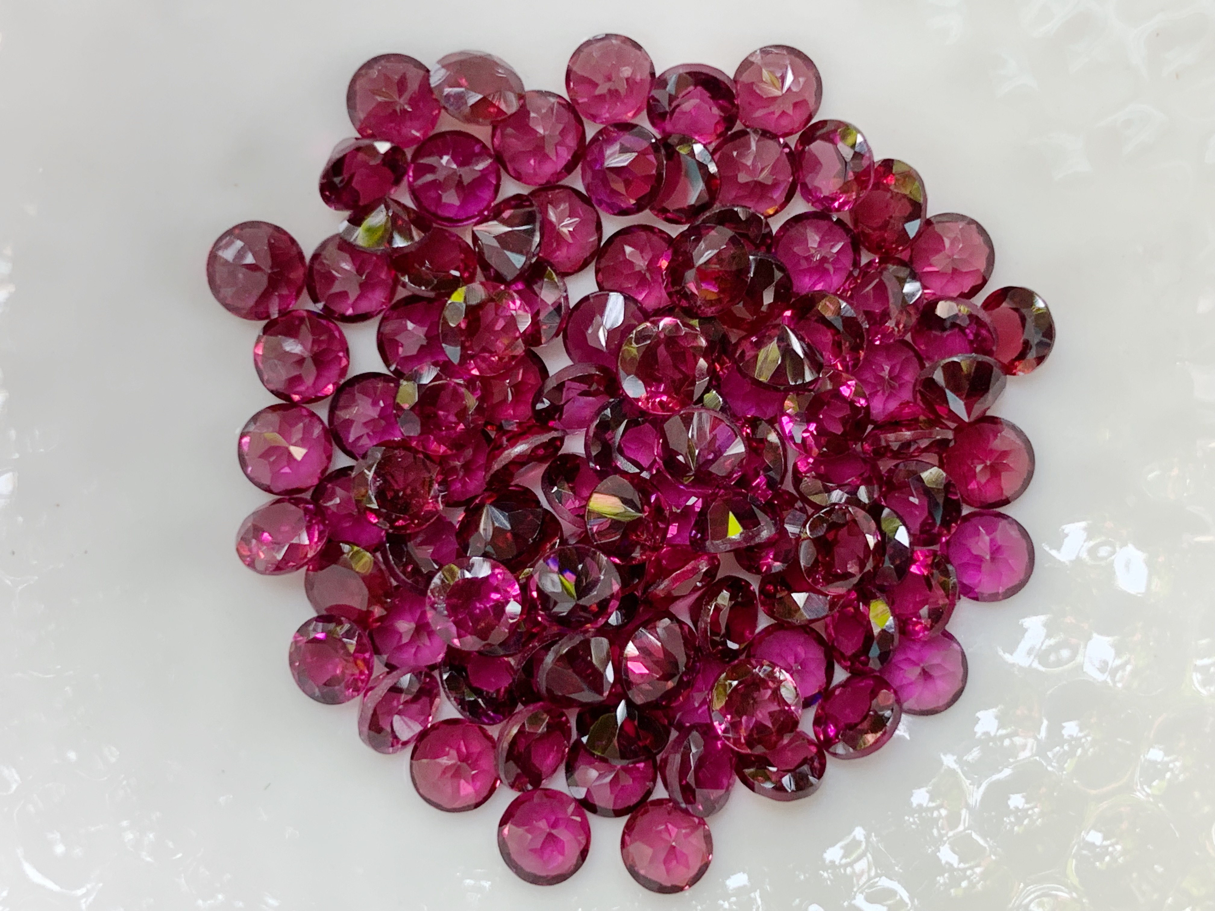 โรโดไลท์กลม 4.0 มม. 5 กะรัต