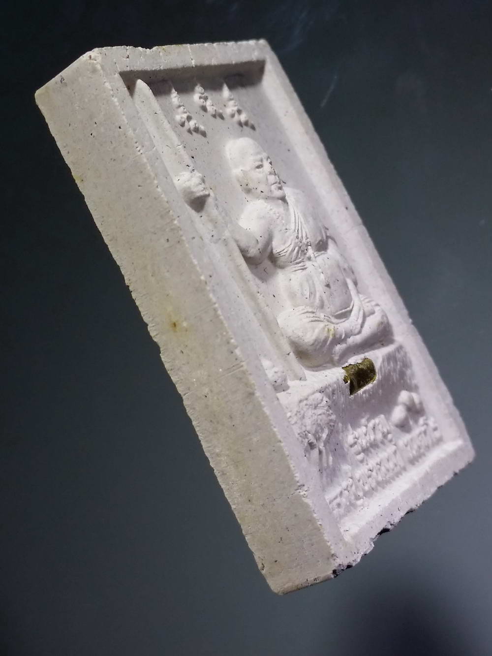 รหัสสินค้า พระมีกล่อง 179 พระผงฝังตะกรุด หลวงปู่พรหมมา เขมจาโร สำนักสวนหินผานางคอย จังหวัดอุบลราชธานี รุ่นน้ำพุ