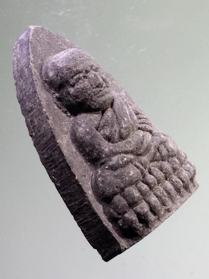 รหัสสินค้า หลวงปู่ทวด วัดต่างๆ 560 หลวงปู่ทวด เนื้อผงผสมว่าน หลังยันต์นะเฉลียวเพช ไม่ทราบปีที่สร้าง