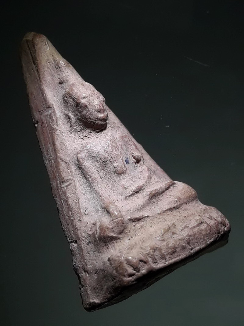 รหัสสินค้า พระเนื้อดิน ผง ว่าน 10479 พระพุทธโคดม เนื้อดิน หลวงพ่อขอม วัดไผ่โรงวัว จ.สุพรรรบุรี ปี 2500