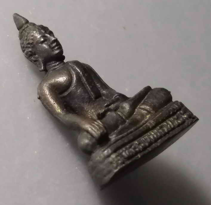 รหัสสินค้า พระมีกล่อง 076 รูปหล่อเนื้อนวโลหะ พระพุทธหลวงพ่อขาว วัดสามง่าม จังหวัดพิจิตร ที่ระลึกงานฉลองสมณศักดิ์พระครูพินิจปัญโญภาส