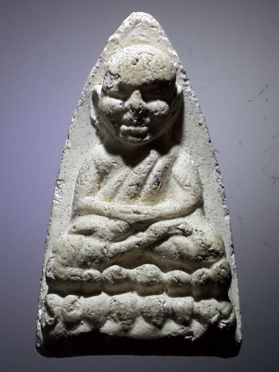 รหัสสินค้า หลวงปู่ทวด วัดต่างๆ 377 หลวงพ่อทวด เนื้อผงสีขาว รุ่นครอบจักรวาล พระรายการนี้ให้เช่าบูชาแล้ว