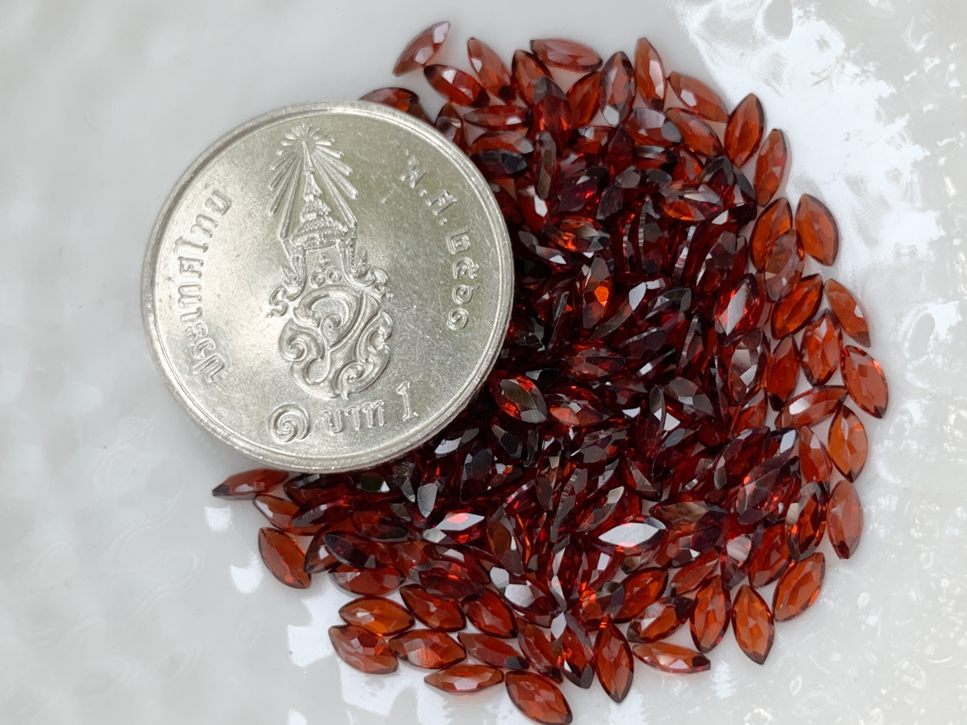 โกเมนมาคี 4x2 mm. 5 กะรัต