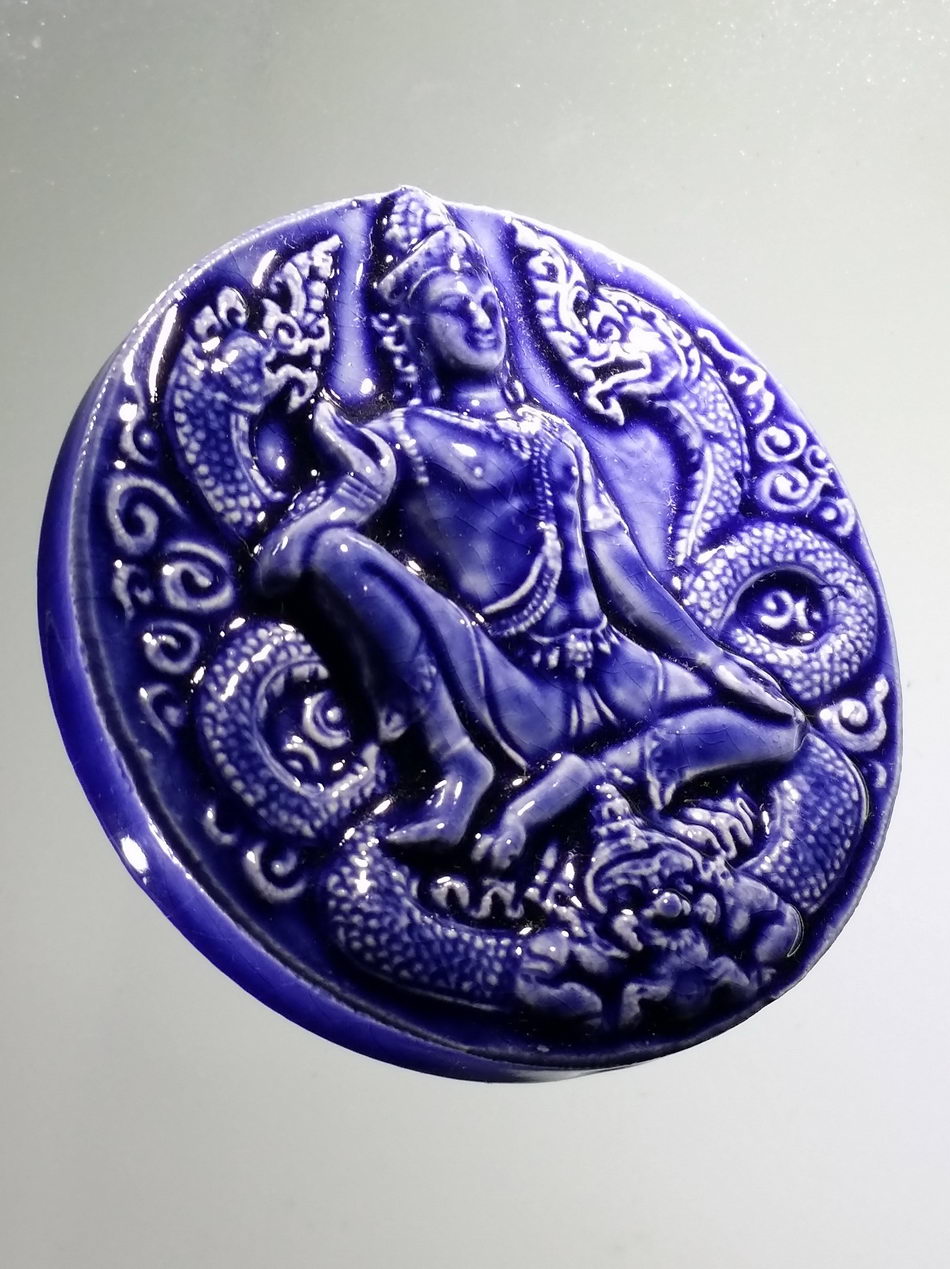 รหัสสินค้า จตุคามรามเทพ 918 พระเทวราชโพธิสัตว์จตุคามรามเทพ เนื้อกระเบื้องเคลือบสีน้ำเงิน รุ่นมหาเศรษฐีบุญฤทธิ์ หลวงพ่อจอน วัดบุญฤทธิ์ จังหวัดนครราชสีมา จัดสร้าง ปี 2550