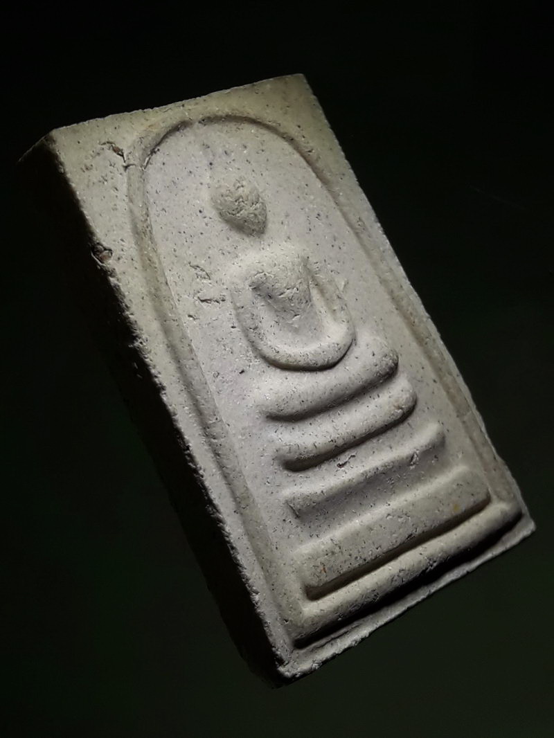 รหัสสินค้า พระเนื้อดิน ผง ว่าน 10494 พระสมเด็จ หลังรูปเหมือน หลวงตามหาบัว วัดป่าบ้านตาด จ.อุดรธานี