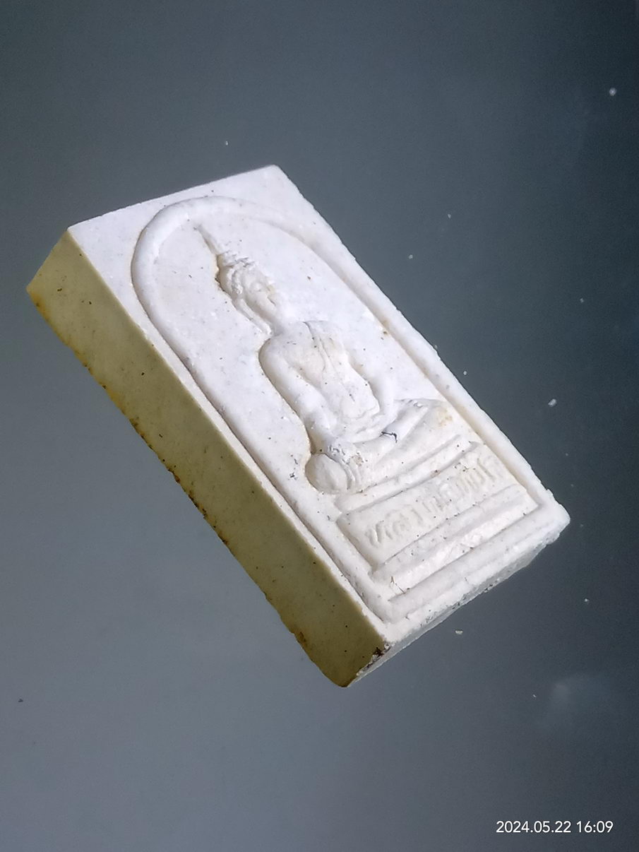 รหัสสินค้า พระมีกล่อง 3940 พระผงหลวงพ่อทันใจ หลังเจดีย์ยุทธหัตถี จังหวัดตาก