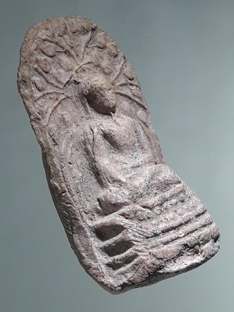 รหัสสินค้า พระเนื้อดิน ผง ว่าน 10545 พระคงลำพูน พระคงทรงพระบาง สภาพสวย ลายนิ้วมือติดชัดเจนครับ