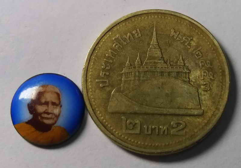 รหัสสินค้า เครื่องราง ล็อตเก็ต ภาพถ่าย 004 ล็อกเก็ตกลม หลวงปู่แหวน วัดดอยแม่ปั๋ง จังหวัดเชียงใหม่