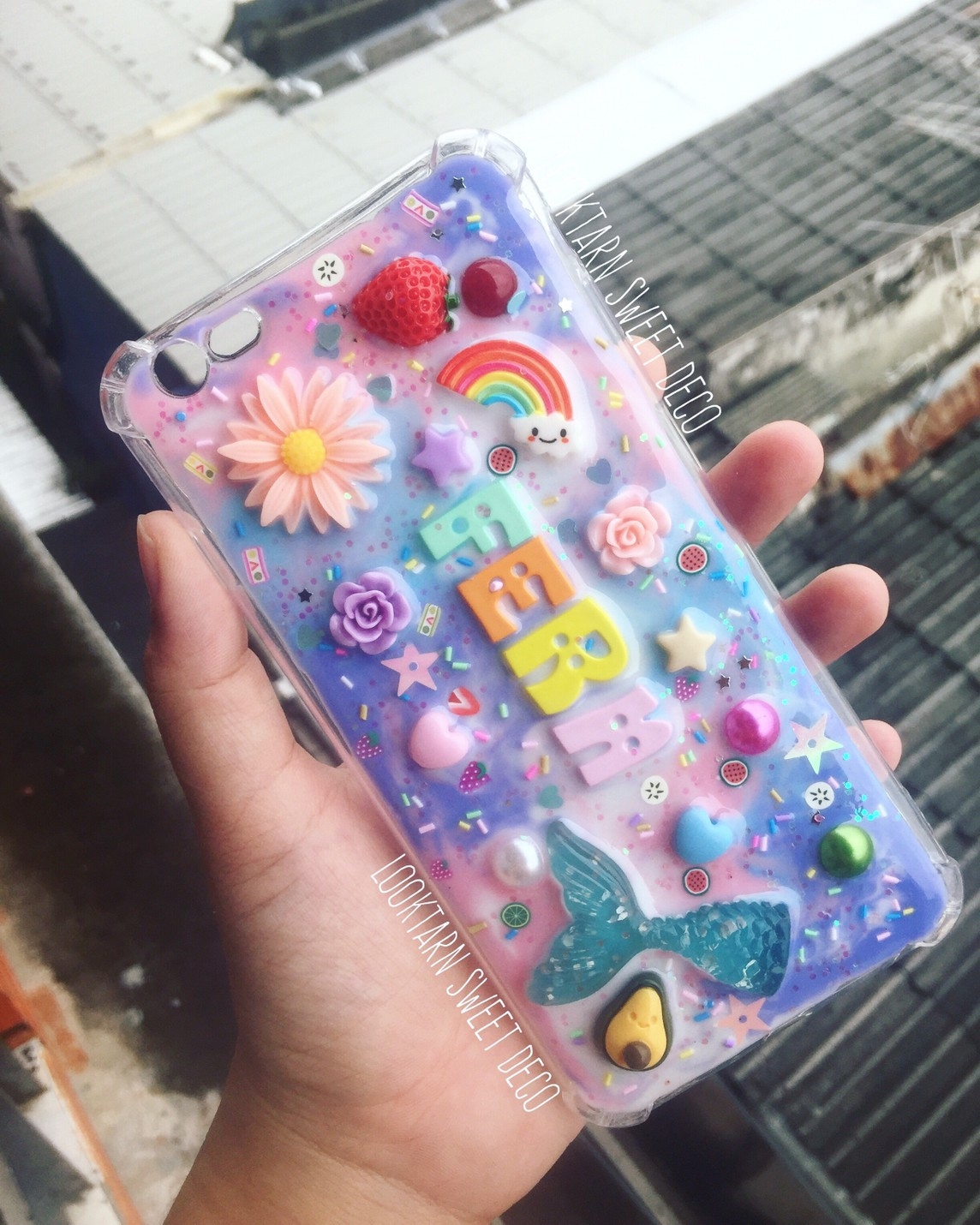 เคสสีชมพู ขาว ม่วงคราม อักษรคละสี