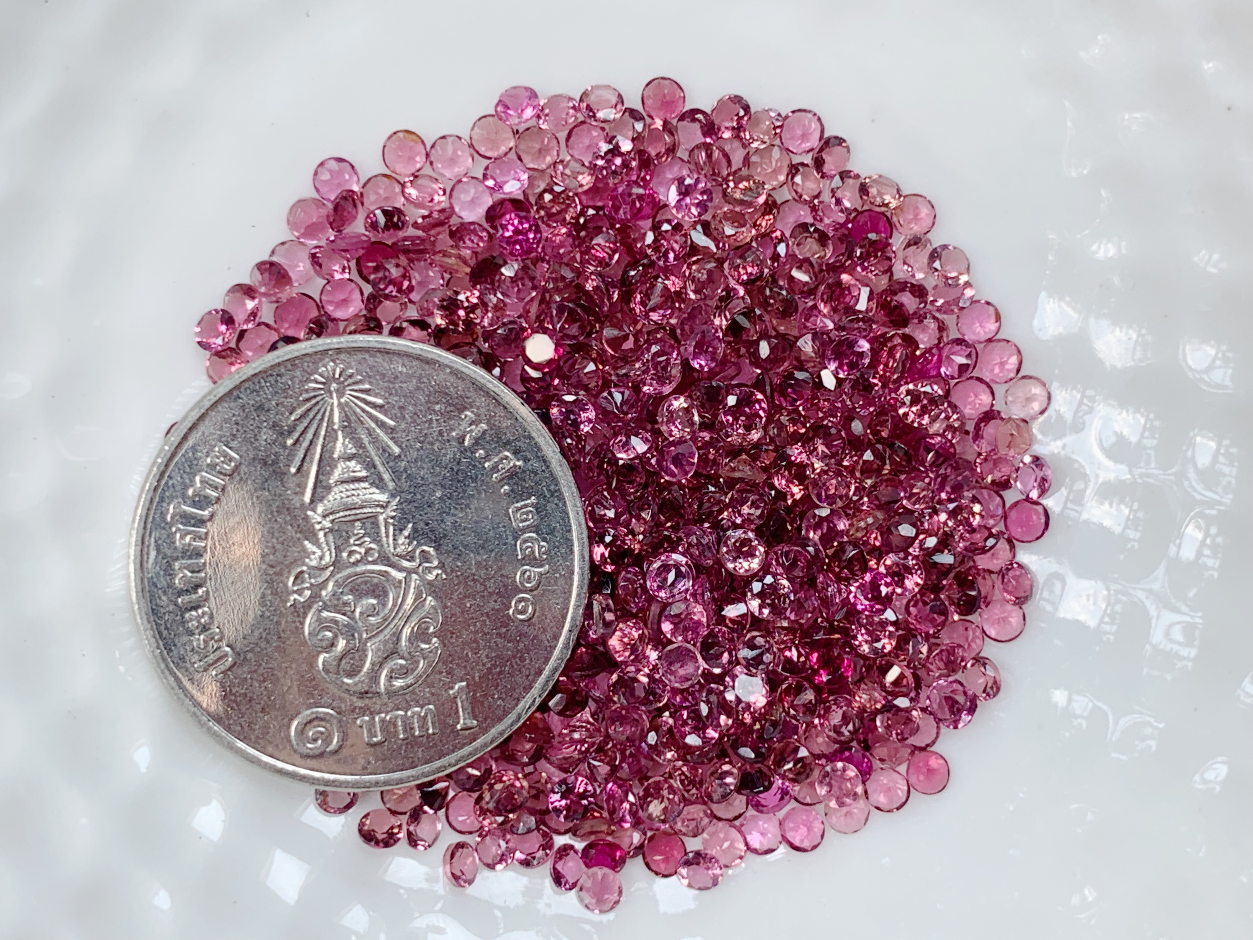 Tourmaline ทัวมาลีนกลม 2.0 มม. 1 กะรัต