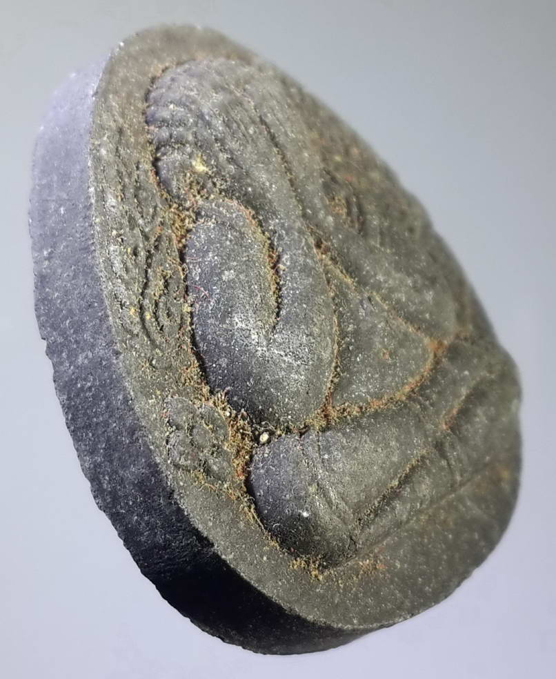 รหัสสินค้า พระปิดตา ทั่วไป 110 พระปิดตาเนื้อผงใบลาน หลวงปู่ทวด วัดช้างให้ จังหวัดปัตตานี รุ่นมหาราช สร้างปี 2538 พระรายการนี้ให้เช่าบูชาแล้ว