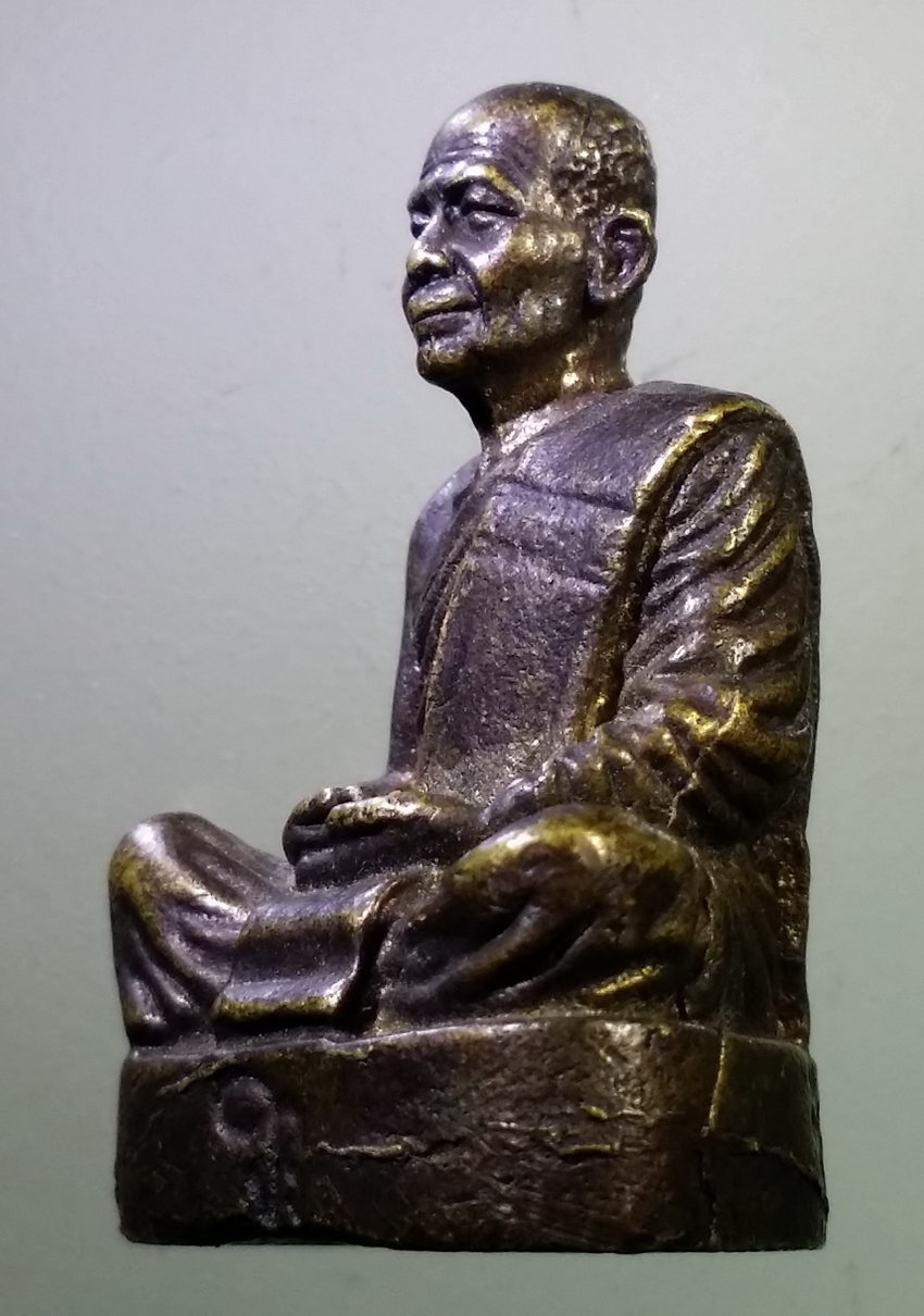 antig FB 420 รูปหล่อเนื้อโลหะผสม หลวงตามหาบัว วัดป่าบ้านตาด จังหวัดอุดรธานี ไม่ทราบปี ไม่ทราบรุ่น เก่าครับ มีอายุ