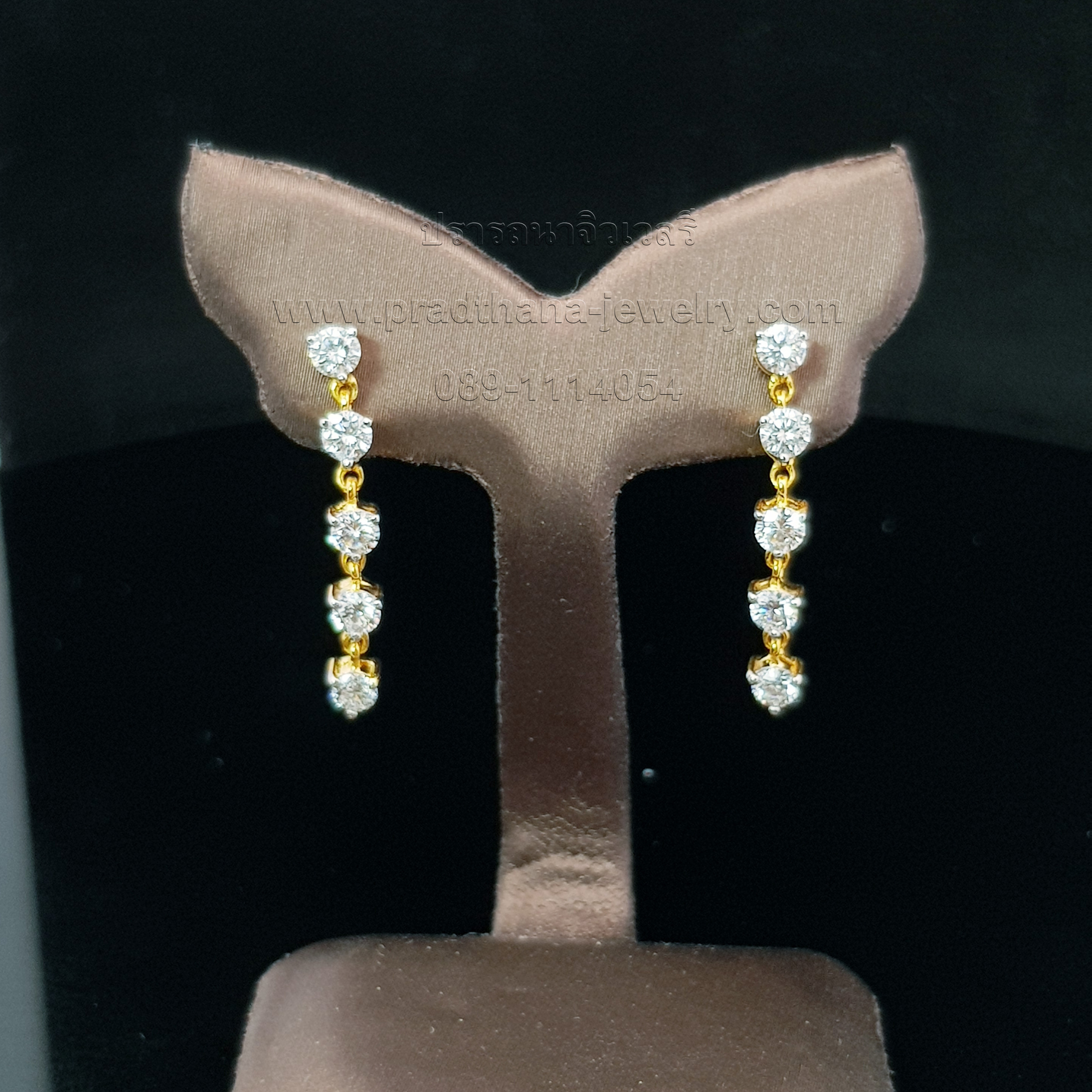 ต่างหูเพชรห้อยสายยาว **ขายแล้ว**