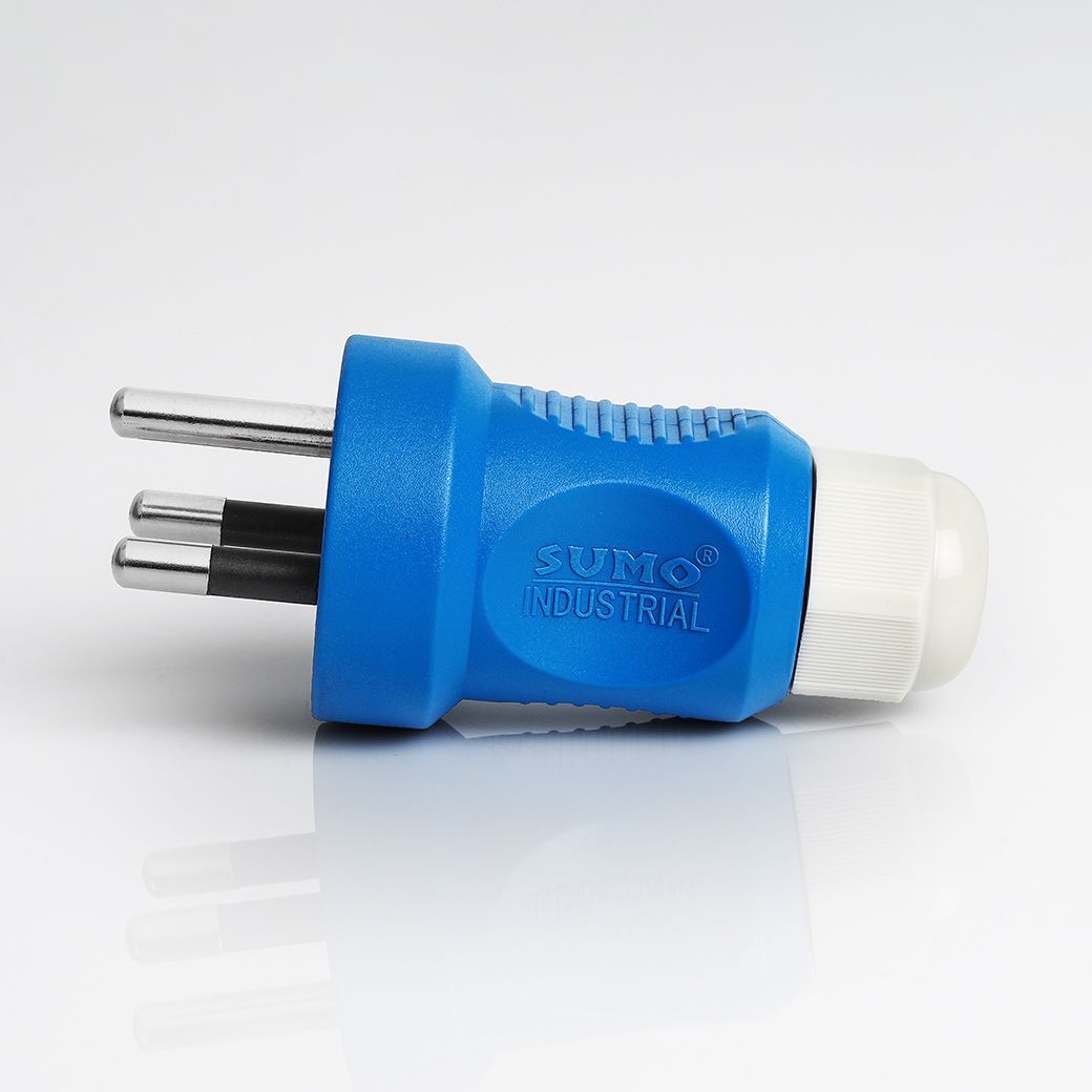 Sumo พาวเวอร์ปลั๊ก ปลั๊กตัวผู้ 3ขา 3สาย มีขากราวด์ IP44 ไม่ติดไฟ และไม่ลามไฟ ภายในทองเหลือง