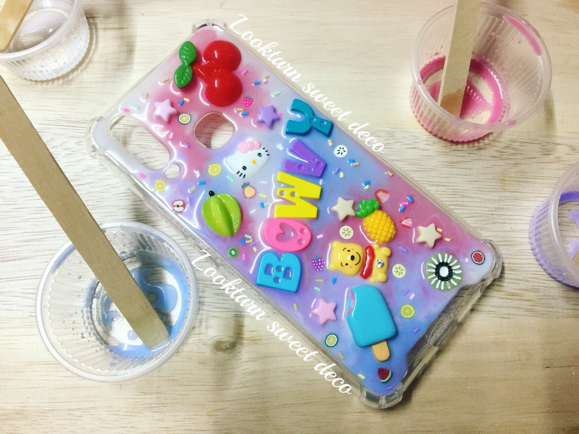 เคสขาว ชมพู ฟ้าคราม อักษรคละสี
