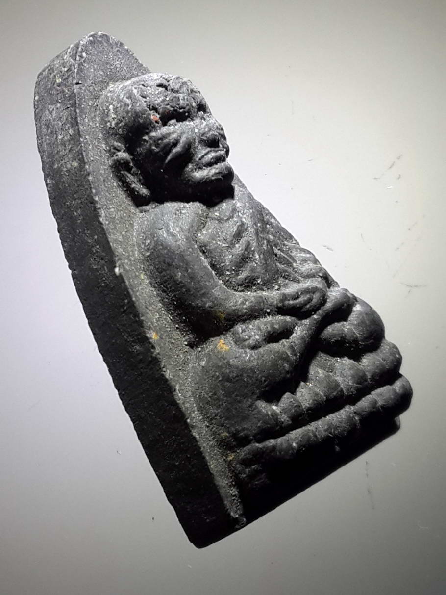 รหัสสินค้า หลวงปู่ทวด วัดต่างๆ 378 หลวงปู่ทวด เนื้อผงใบลาน หลังภปร. ตราสัญลักษณ์พระราชพิธี รัชกาลที่ ๙ เนื่องในโอกาสพระราชพิธีมหามงคลเฉลิมพระชนมพรรษา ๖ รอบ ๕ ธันวาคม ๒๕๔๒