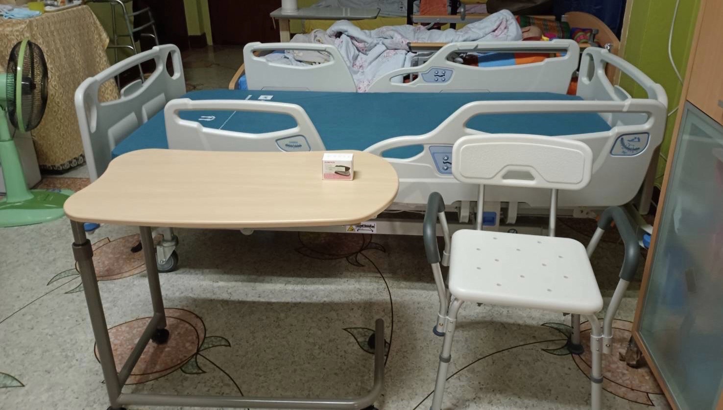 ชุดสุดคุ้ม E เตียงผู้ป่วยปรับระดับไฟฟ้า 5 ฟังก์ชั่น Hill-Rom รุ่น Centuris Type C แบบราวกั้นปีกนกยาว + ฟูก Hill-Rom NP50 แบรนด์จากประเทศสหรัฐอเมริกา + แถมพิเศษ หมอน + ผ้าปูที่นอน + ผ้ายาง + เก้าอี้นั่งอาบน้ำ + ไม้เท้า รับประกัน 1 ปี (รุ่นขายดี)