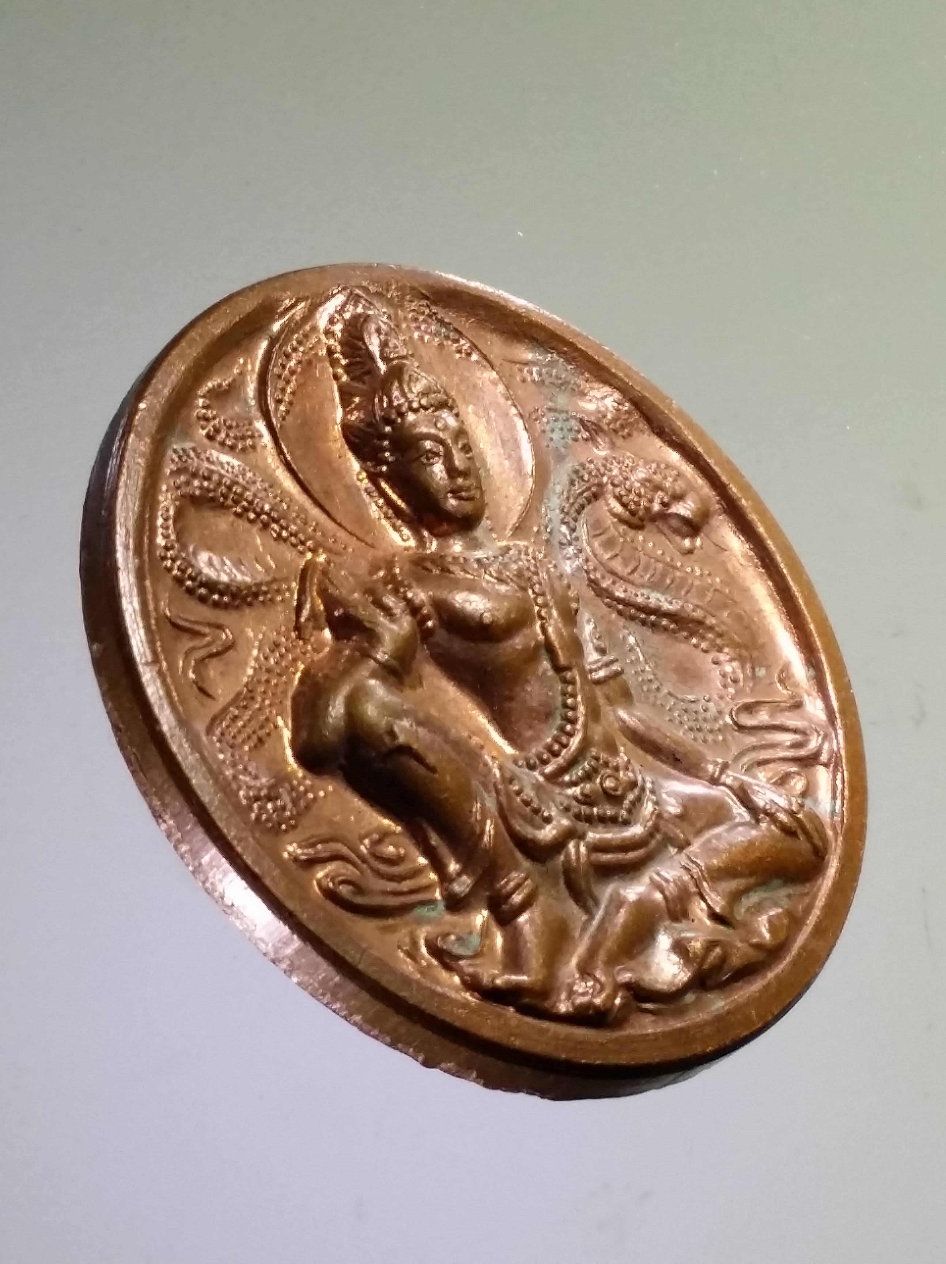 รหัสสินค้า จตุคามรามเทพ 422 พระเทวราชโพธิสัตว์ จตุคามรามเทพ - ทวด โคตรเศรษฐี พ่อปู่นริศ นรินทโท ลานธรรมบารมีศรีปทุมแสงธรรมหนอ จังหวัดพังงา ตอกโค๊ต 2 โค้ด เหรียญทองแดง