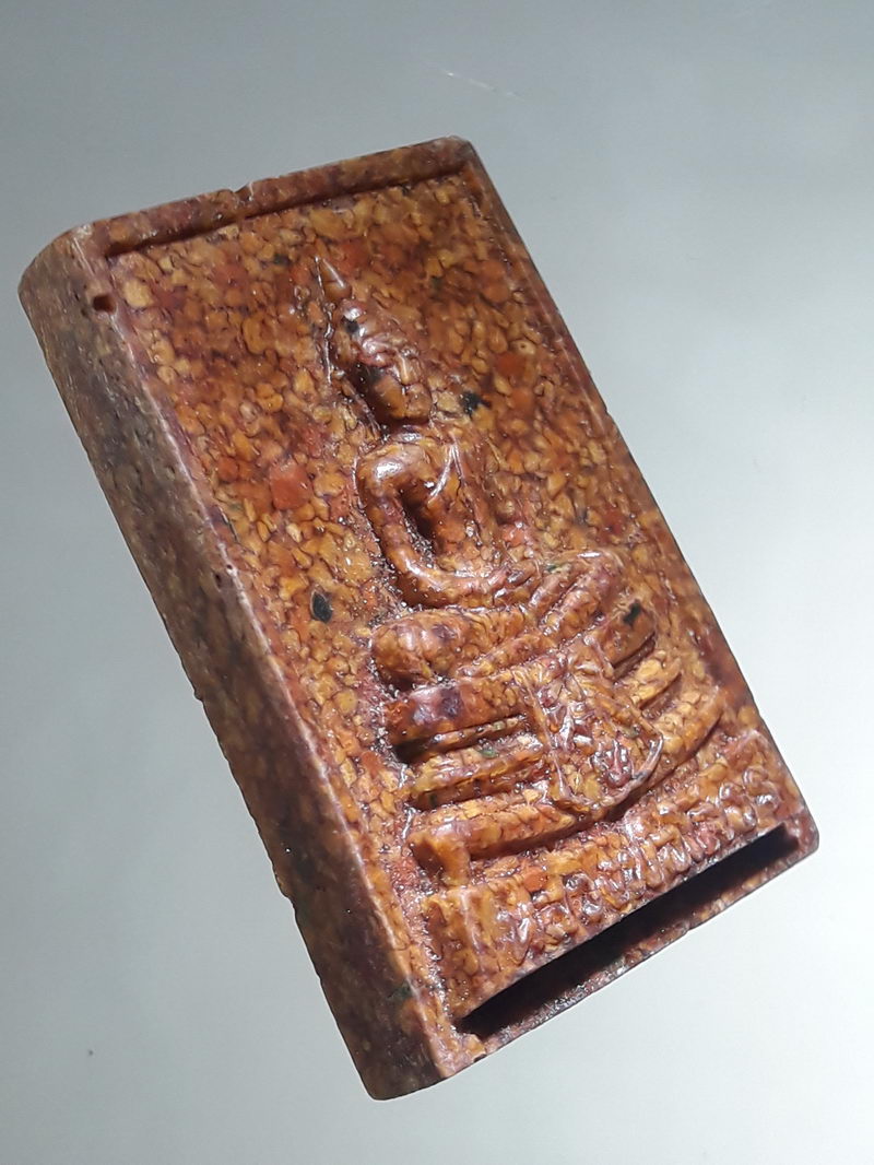 รหัสสินค้า พระเนื้อดิน ผง ว่าน 10433 หลวงพ่อโสธร เนื้อกระเบื้องหลังคาโบสถ์ วัดโสธรวรารามวรวิหาร จังหวัดฉะเชิงเทรา พิมพ์มีขอบ