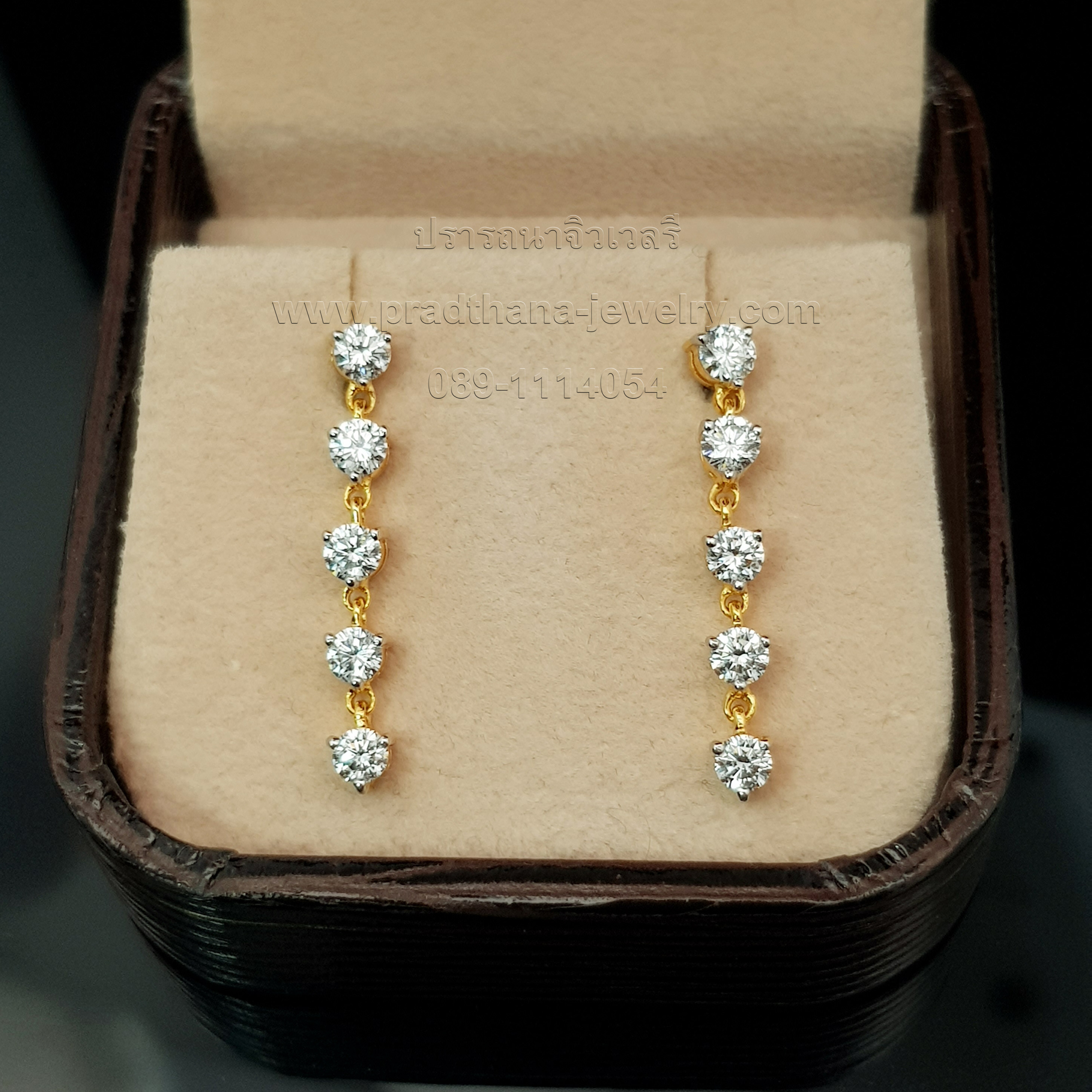 ต่างหูเพชรห้อยสายยาว **ขายแล้ว**