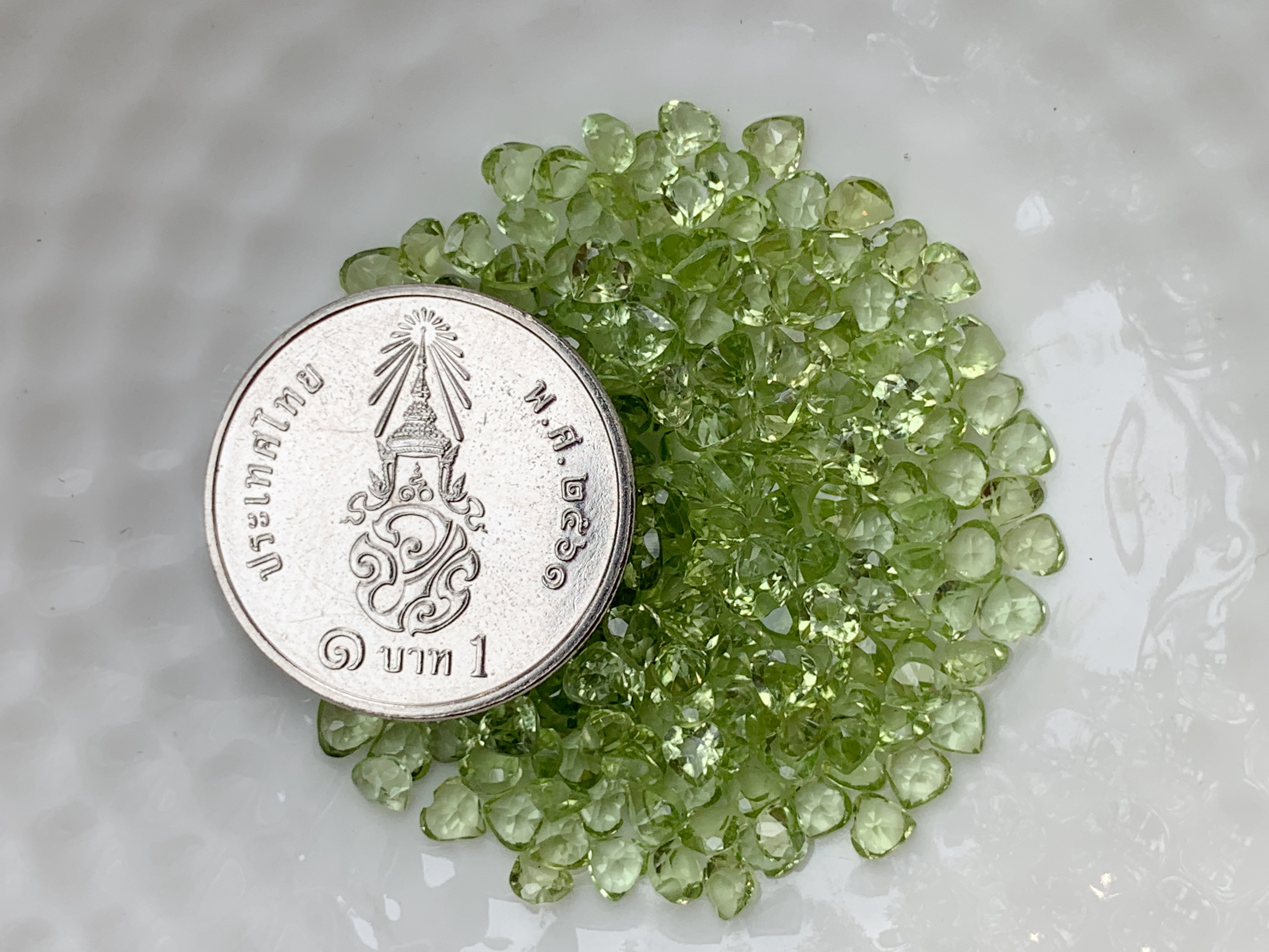 เพอริดอทหัวใจ 3X3 มม. 5 กะรัต