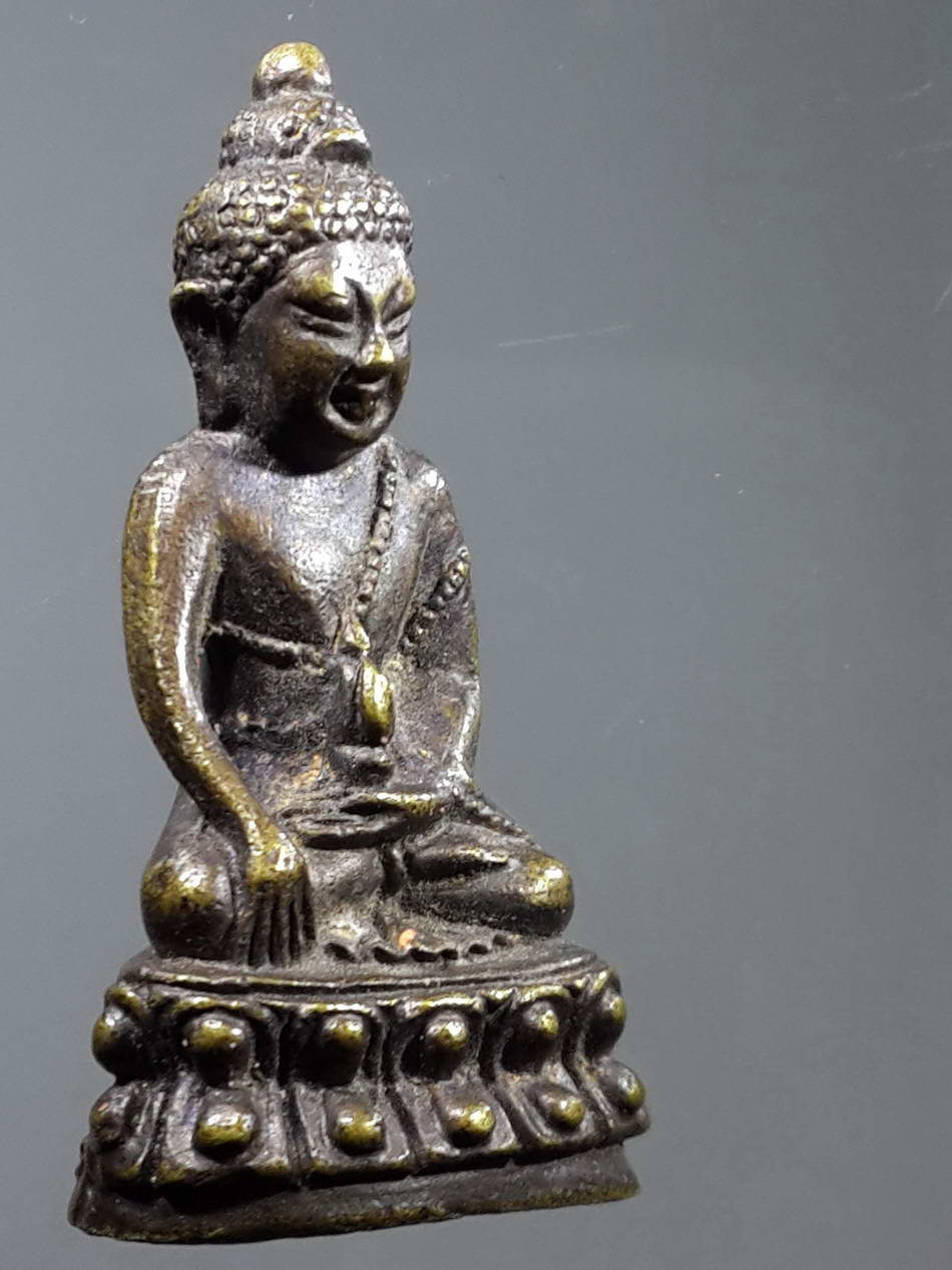 รหัสสินค้า พระกริ่ง พระหล่อ 330 พระกริ่งธรรมมงคล หลวงพ่อวิริยังค์ สร้างปี 2541 เนื้อทองผสม องค์นี้ไม่อุดกริ่ง และไม่ตอกโค๊ต พระรายการนี้ให้เช่าบูชาแล้ว