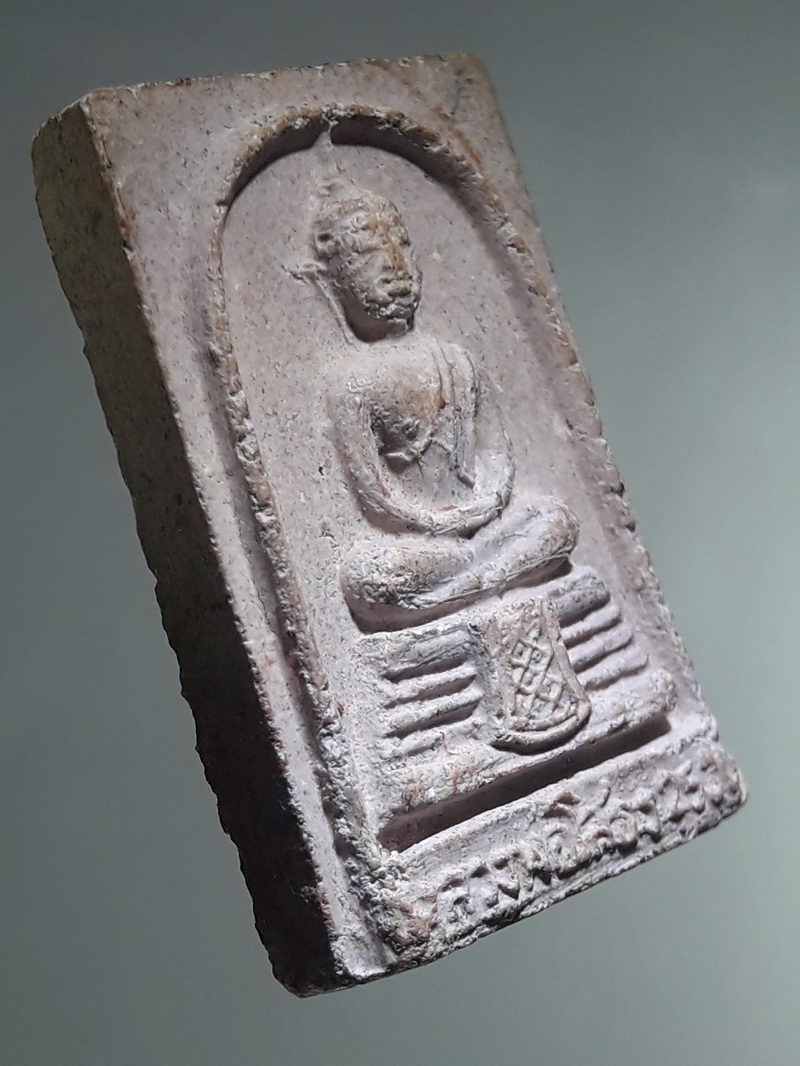 รหัสสินค้า พระเนื้อดิน ผง ว่าน 10535 พระผงหลวงพ่อโสธร วัดโคก บางจาก สร้างปี 2530 .