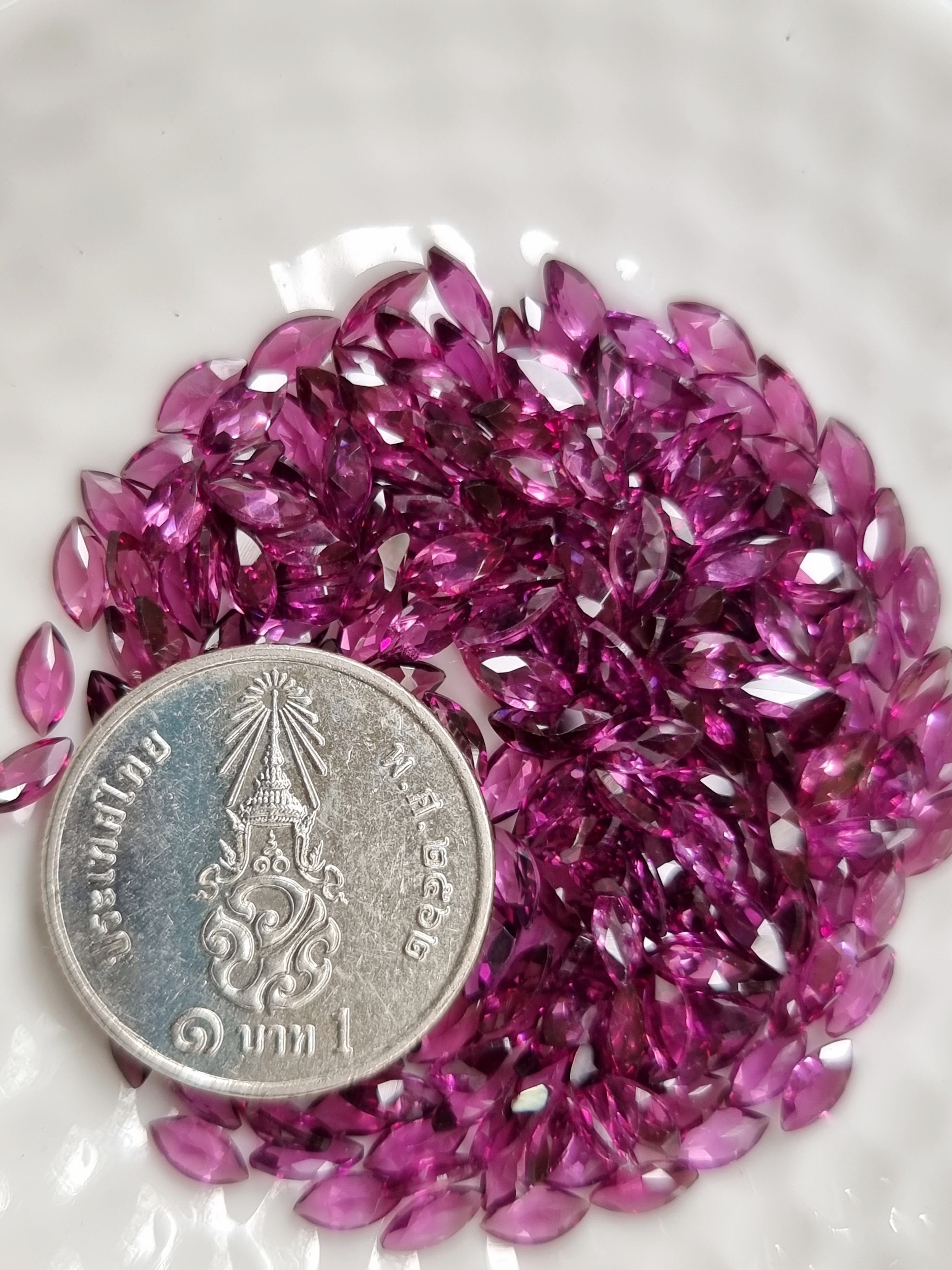 โรโดไลท์มาคี 2.5x5 mm. 5 กะรัต