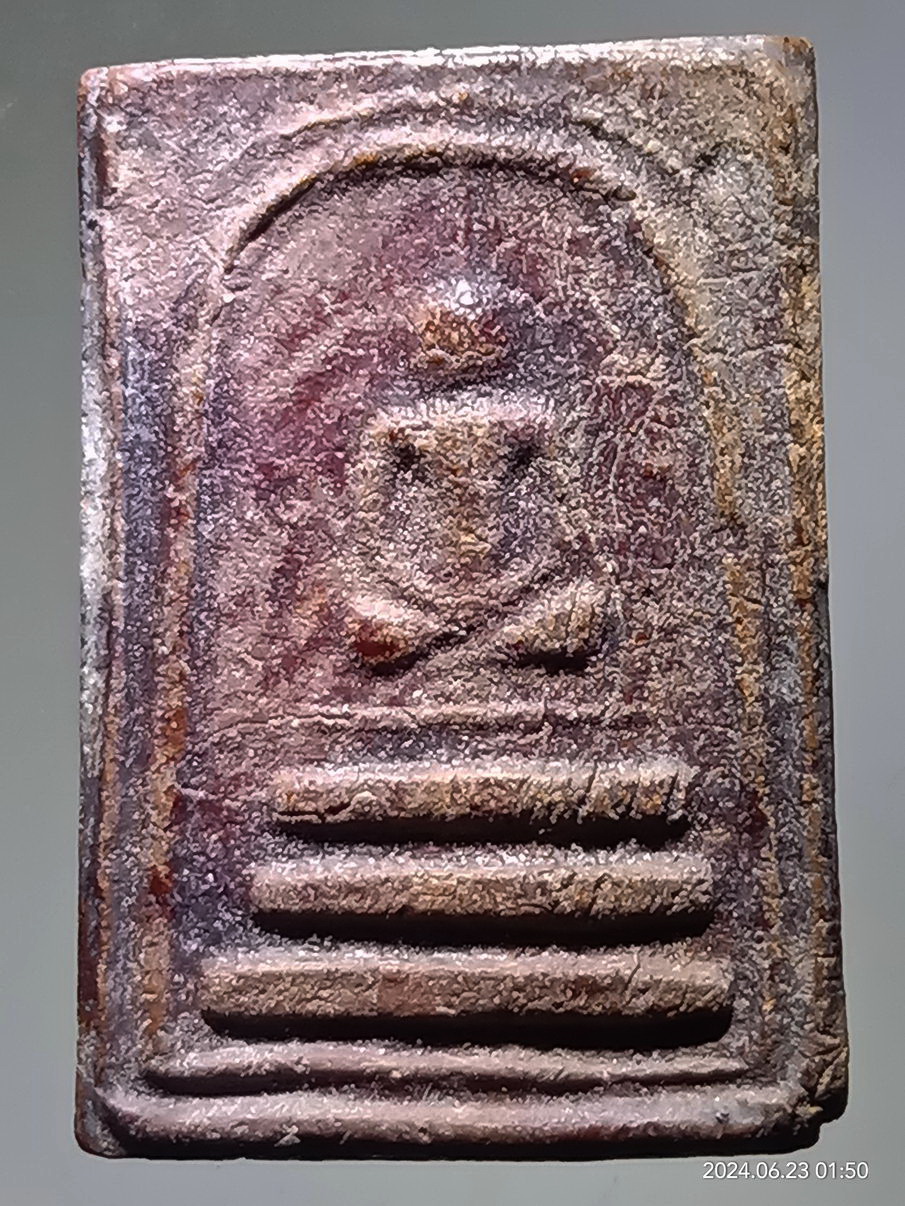 รหัสสินค้า พระสมเด็จ วัดต่างๆ 1209 พระสมเด็จข้างอุ หลวงพ่อเงิน วัดบางคลาน จังหวัดพิจิตร พระองค์นี้ลงรักน้ำเกลี้ยงมาแต่เดิม ตัวอุ กดพิมพ์มาไม่ชัด พิจารณาก่อนเช่าบูชาด้วยนะครับ