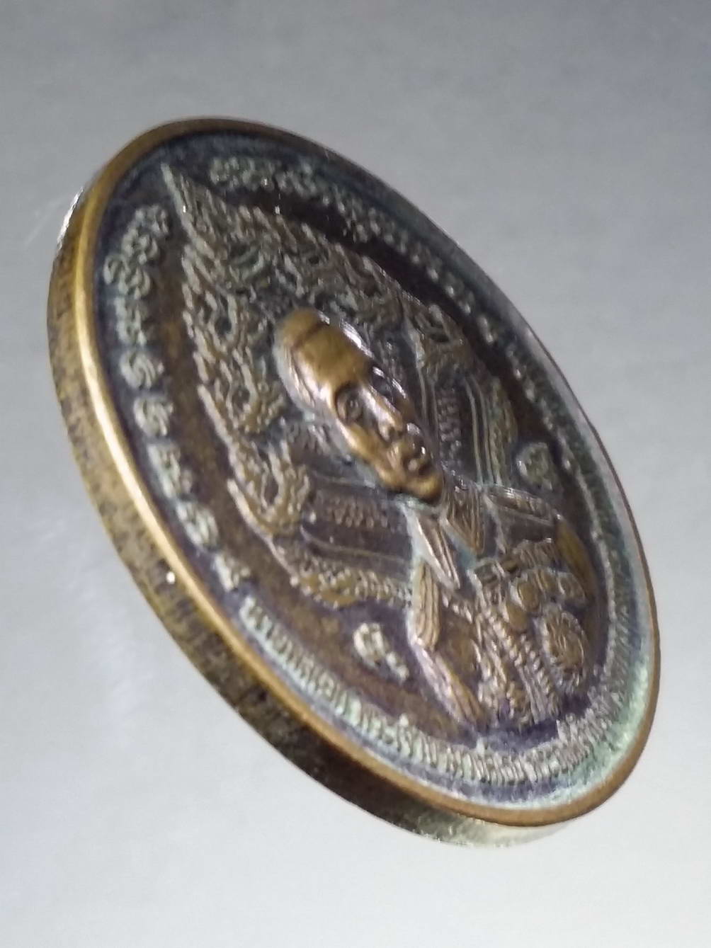 รหัสสินค้า พระมหากษัตริย์ และบุคคลสำคัญ 165 เหรียญนายพลเอกพระเจ้าบรมวงศ์เธอ พระเจ้าบุรฉัตรไชยากร กรมพระกำแพงเพชรอัครโยธิน จัดสร้างเนื่องในโอกาสครบรอบ 132 ปีวันคล้ายวันประสูติพระบิดาเหล่าทหารสื่อสาร โดยเจ้ากรมสื่อสารอิเล็กทรอนิกส์ทหารอากาศ พระรายการนี้ให้เ