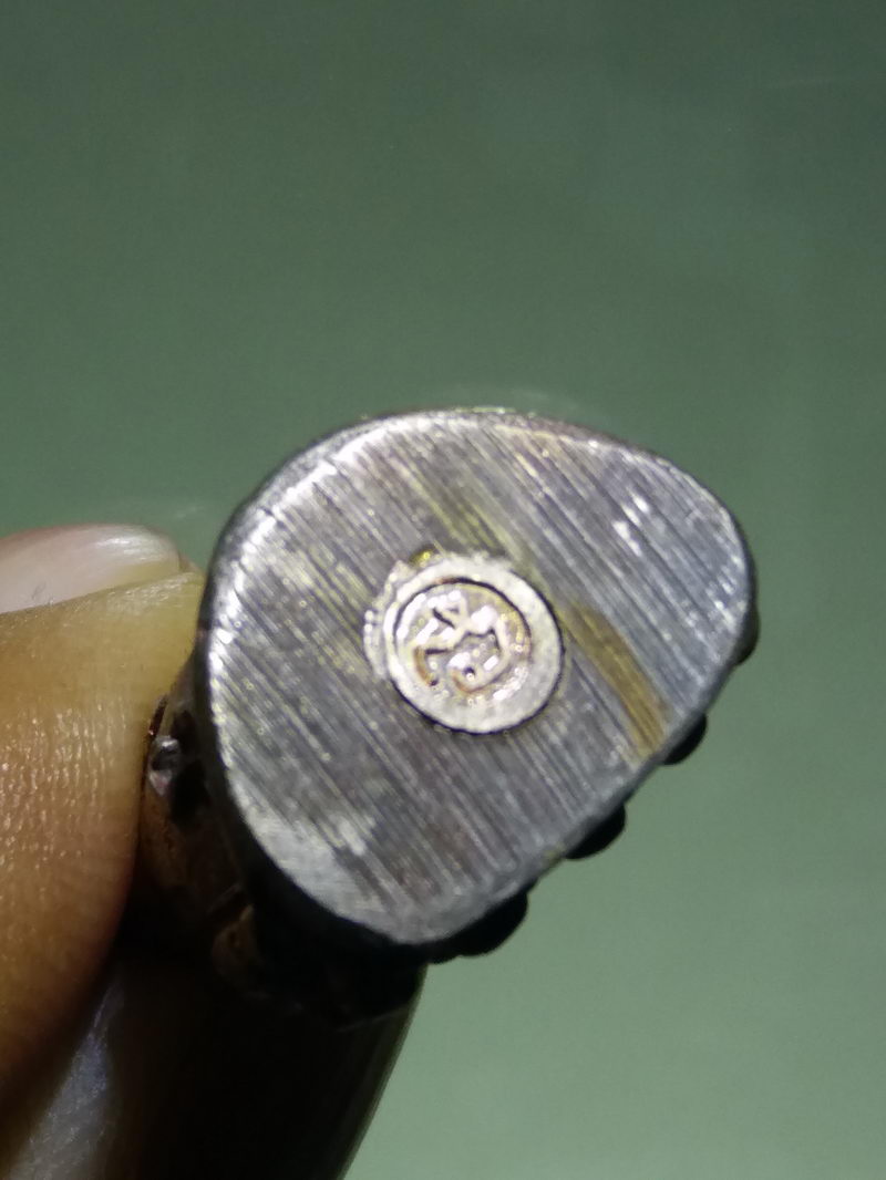 รหัสสินค้า พระมีกล่อง 188 พระกริ่ง หลังตัวนะ พิมพ์กลาง เนื้อโลหะผสม วัดสุทัศน์เทพวราราม กรุงเทพฯ สร้างปี 2536 พระสวยกล่องเดิม กริ่งเขย่าดังกังวาน ดีครับ